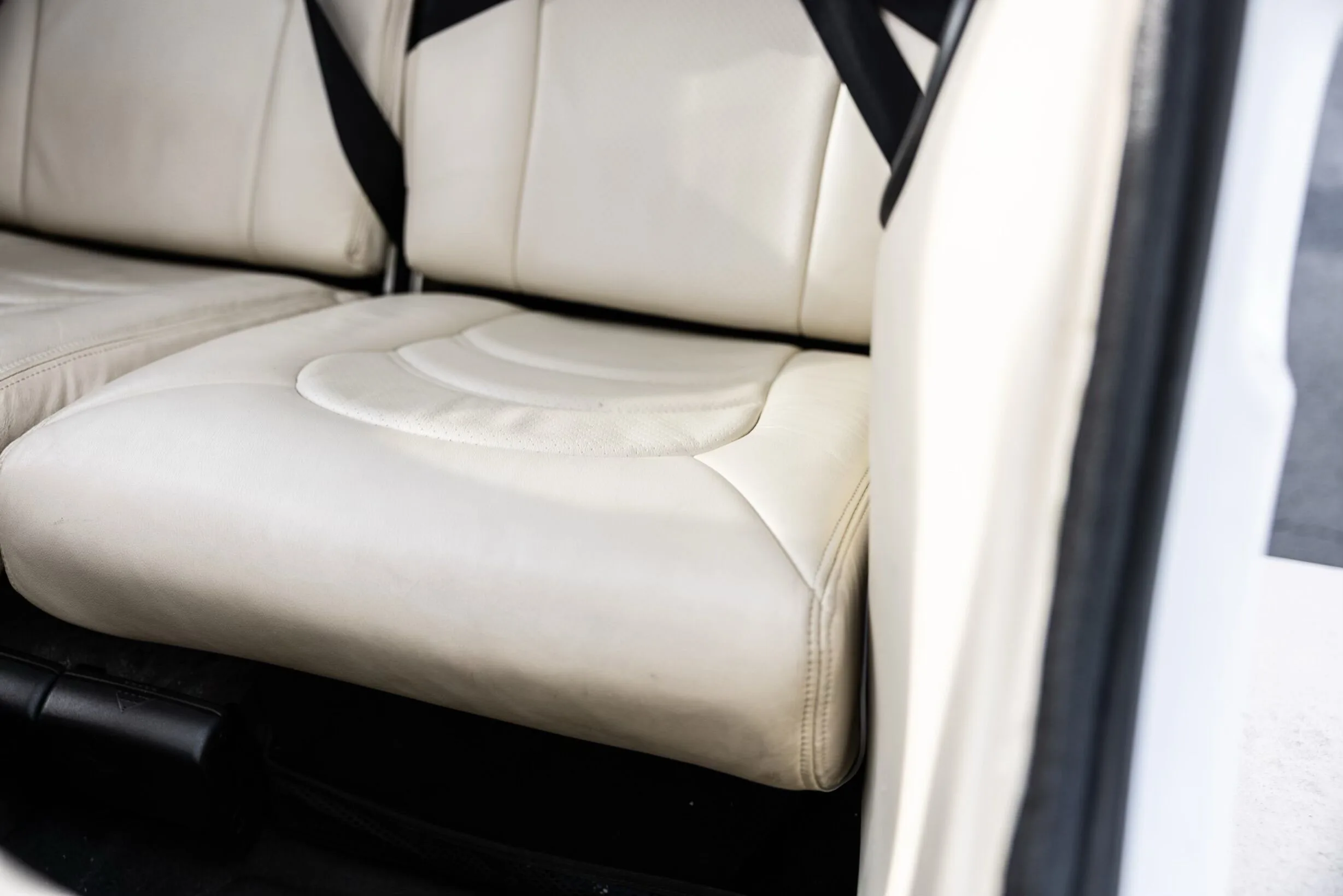 Cabin interior of a 2006 Cirrus SR22-G2 GTS.