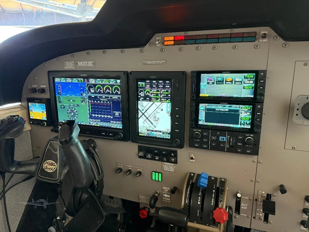 Avionics suite of a 2003 PIPER SARATOGA II HP.