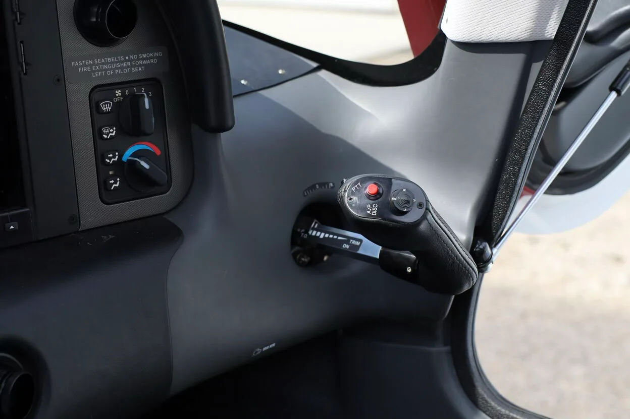 Cockpit and instrument panel of a 2010 Cirrus SR22-G3 Turbo GTS.