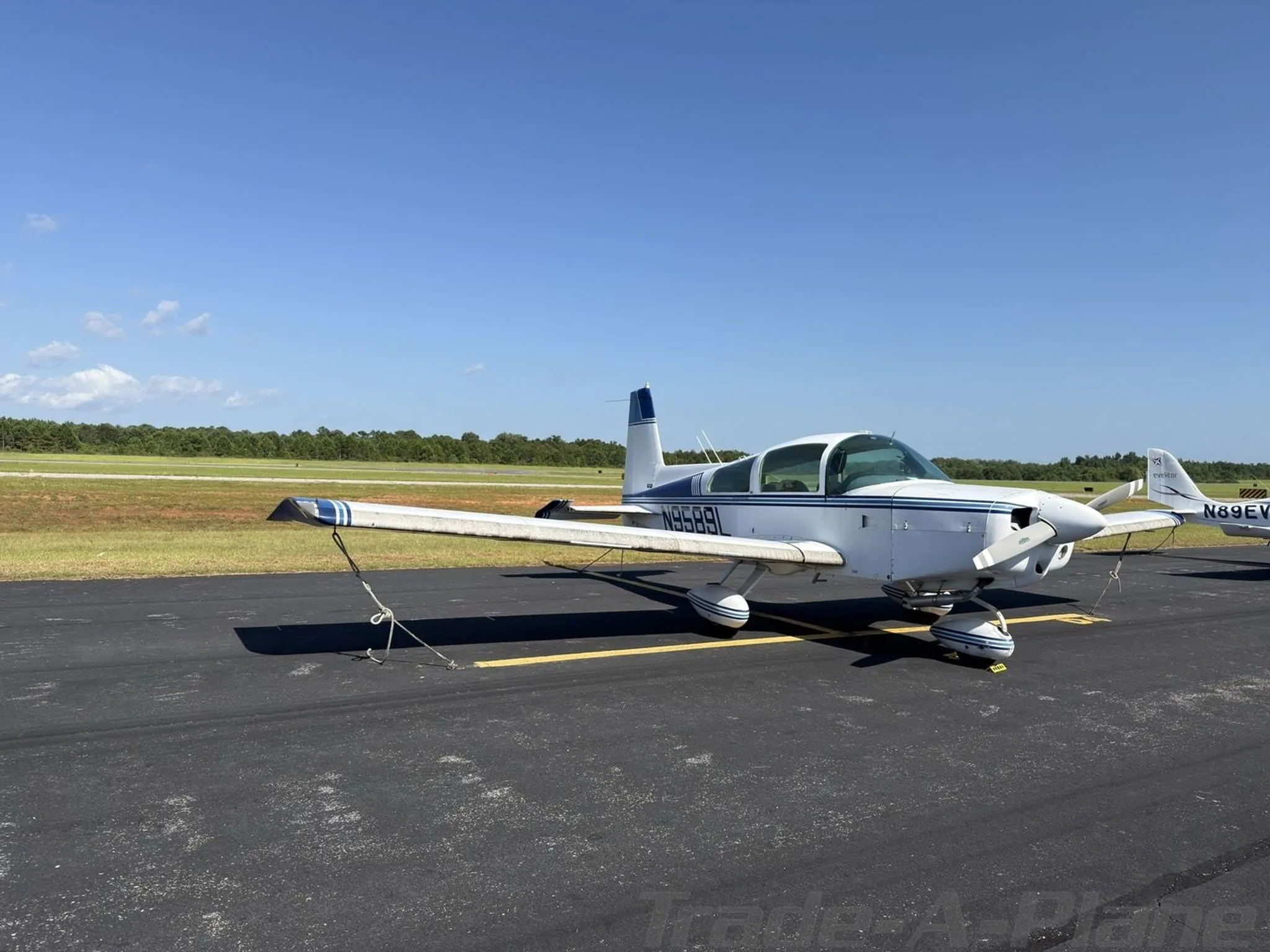 Exterior view of a 1974 GRUMMAN/AMERICAN GENERAL AA5 TRAVELER, N9589L.