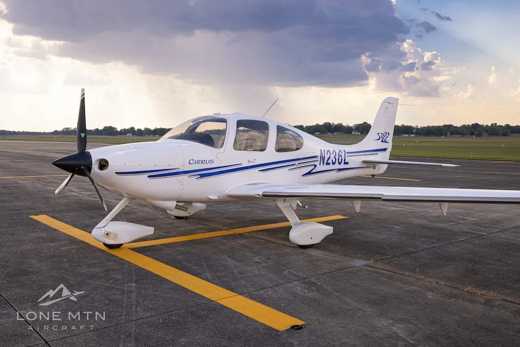 Cabin interior of a 2004 Cirrus SR22.