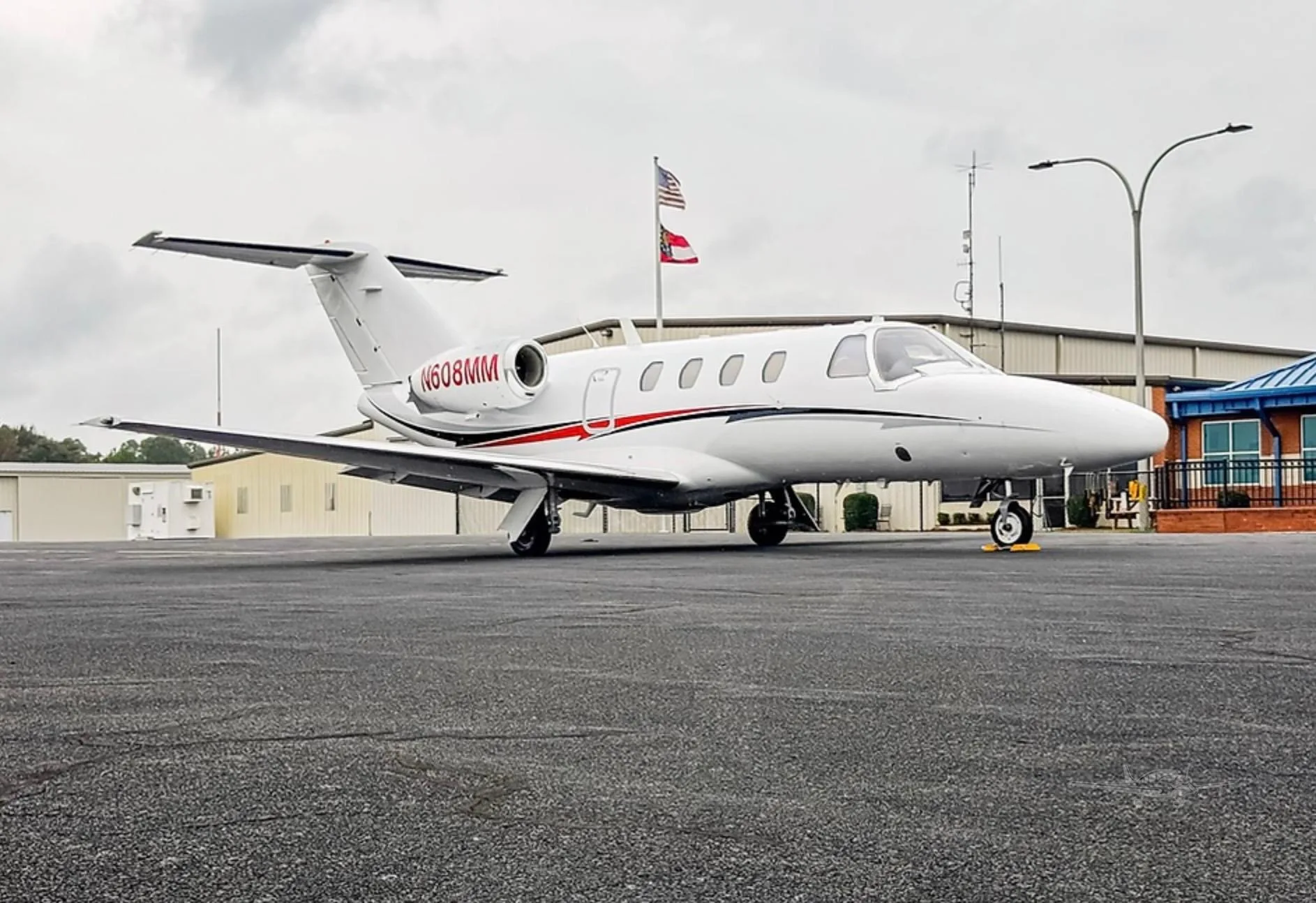 Exterior view of a 1995 CESSNA CITATION JET, N608MM.