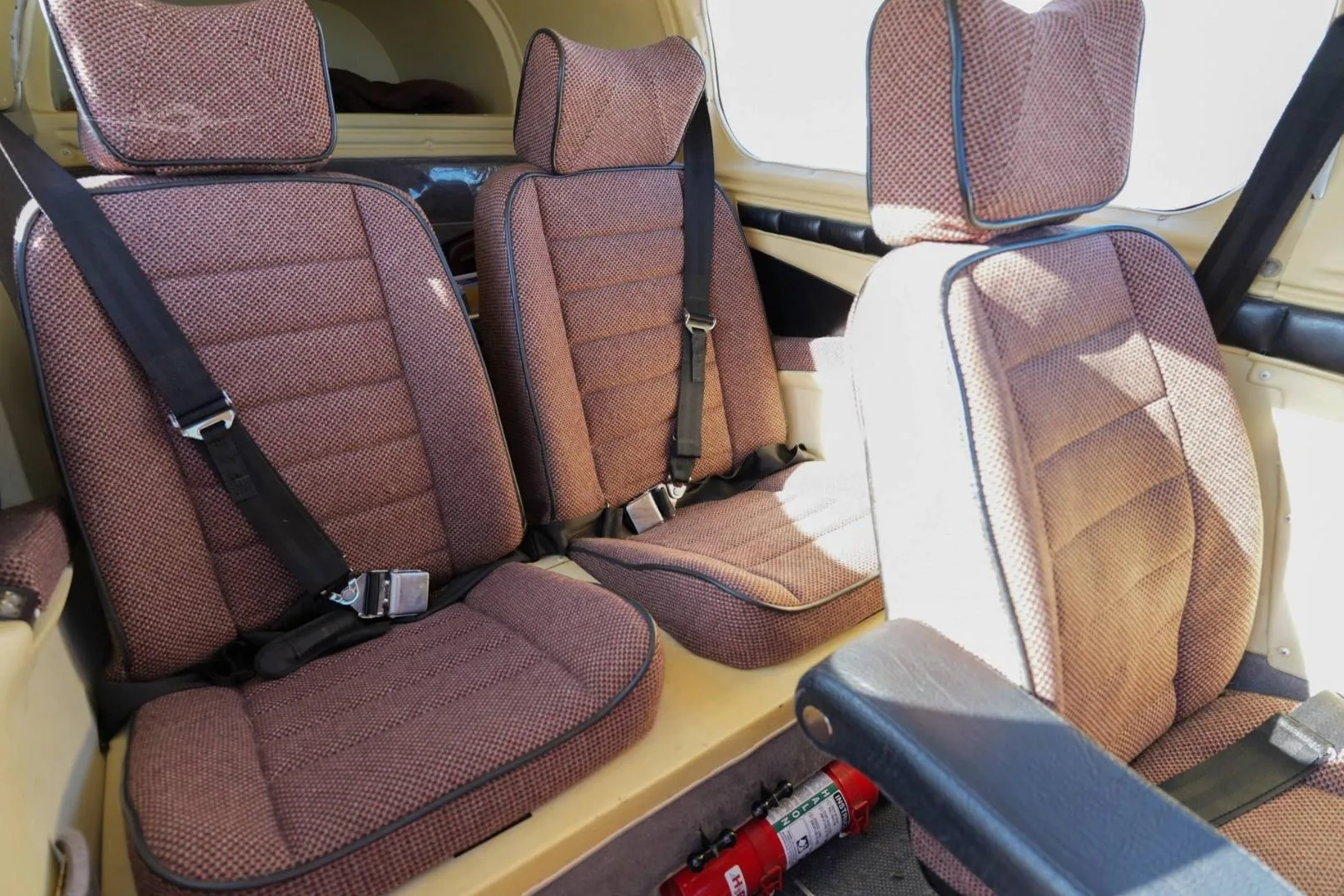 Cabin interior of a 1989 MOONEY M20K 252TSE.