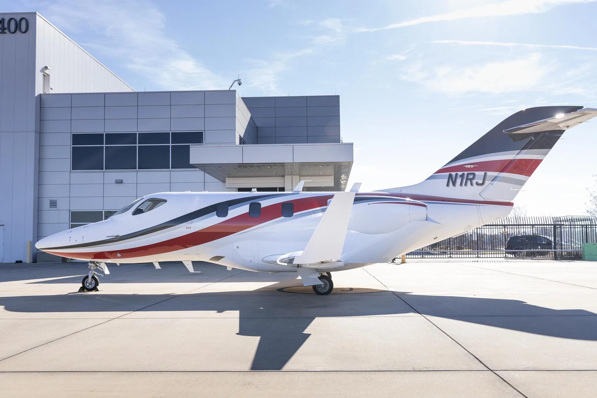 Exterior view of a 2018 HONDA JET APMG, N1RJ.