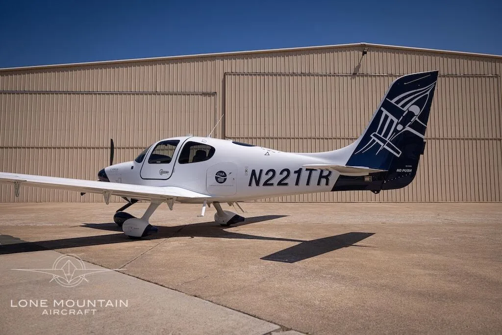 Exterior view of a 2021 Cirrus SR20 G6.