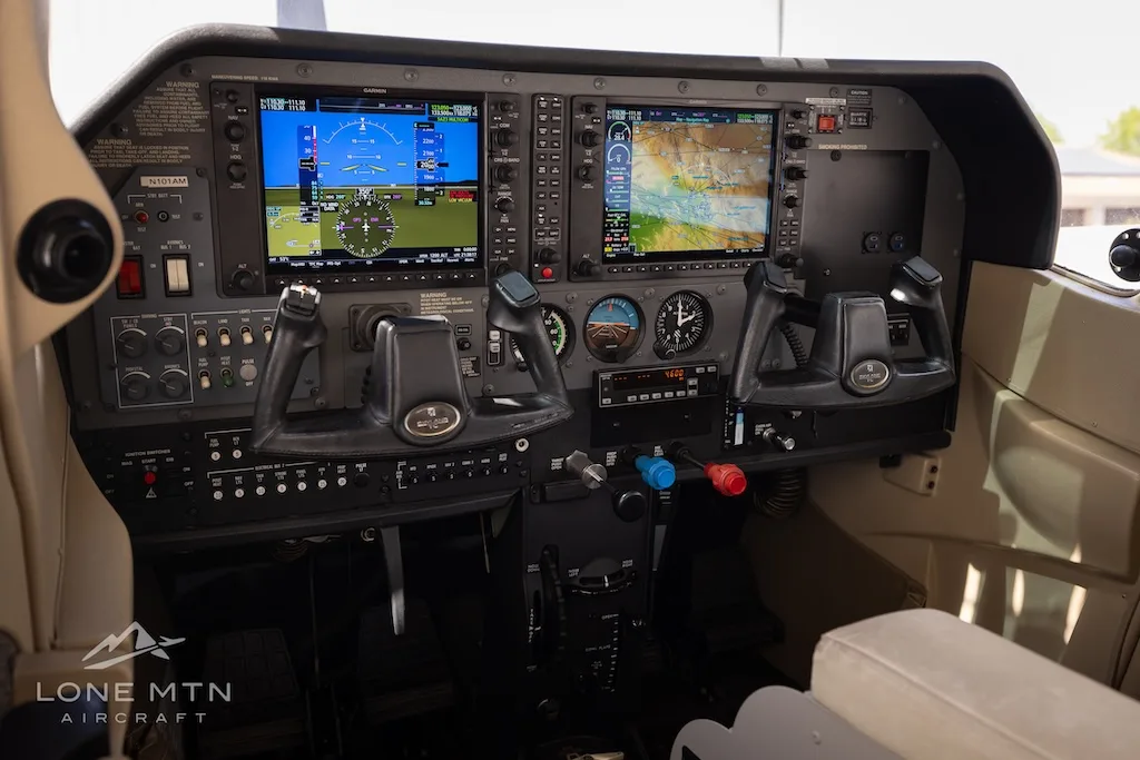 Cockpit and instrument panel of a 2005 Cessna 182T.