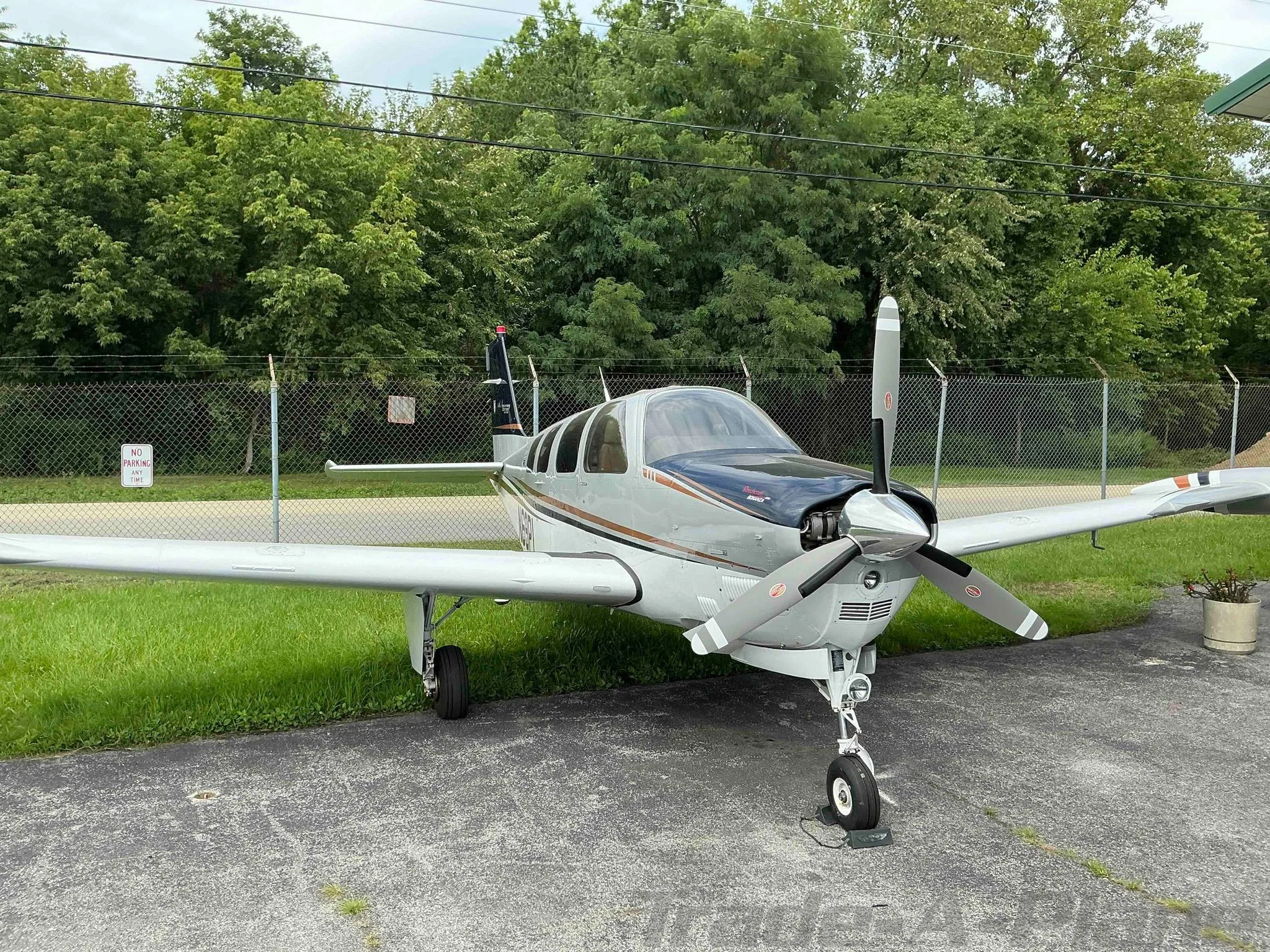 Exterior view of a 2008 BEECHCRAFT G36 BONANZA, N69PL.