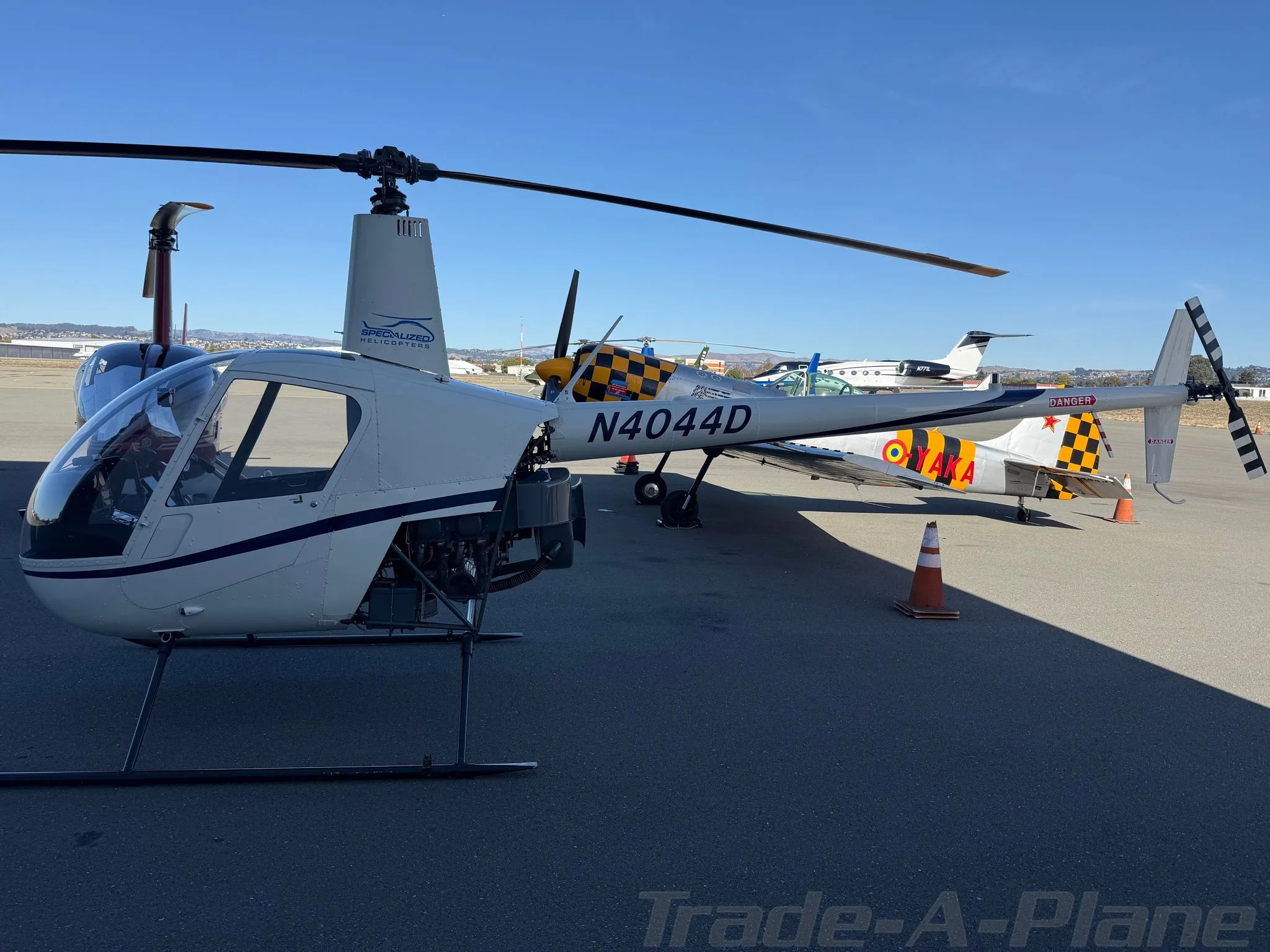 Exterior view of a 1990 ROBINSON R22 BETA II, N4044D.