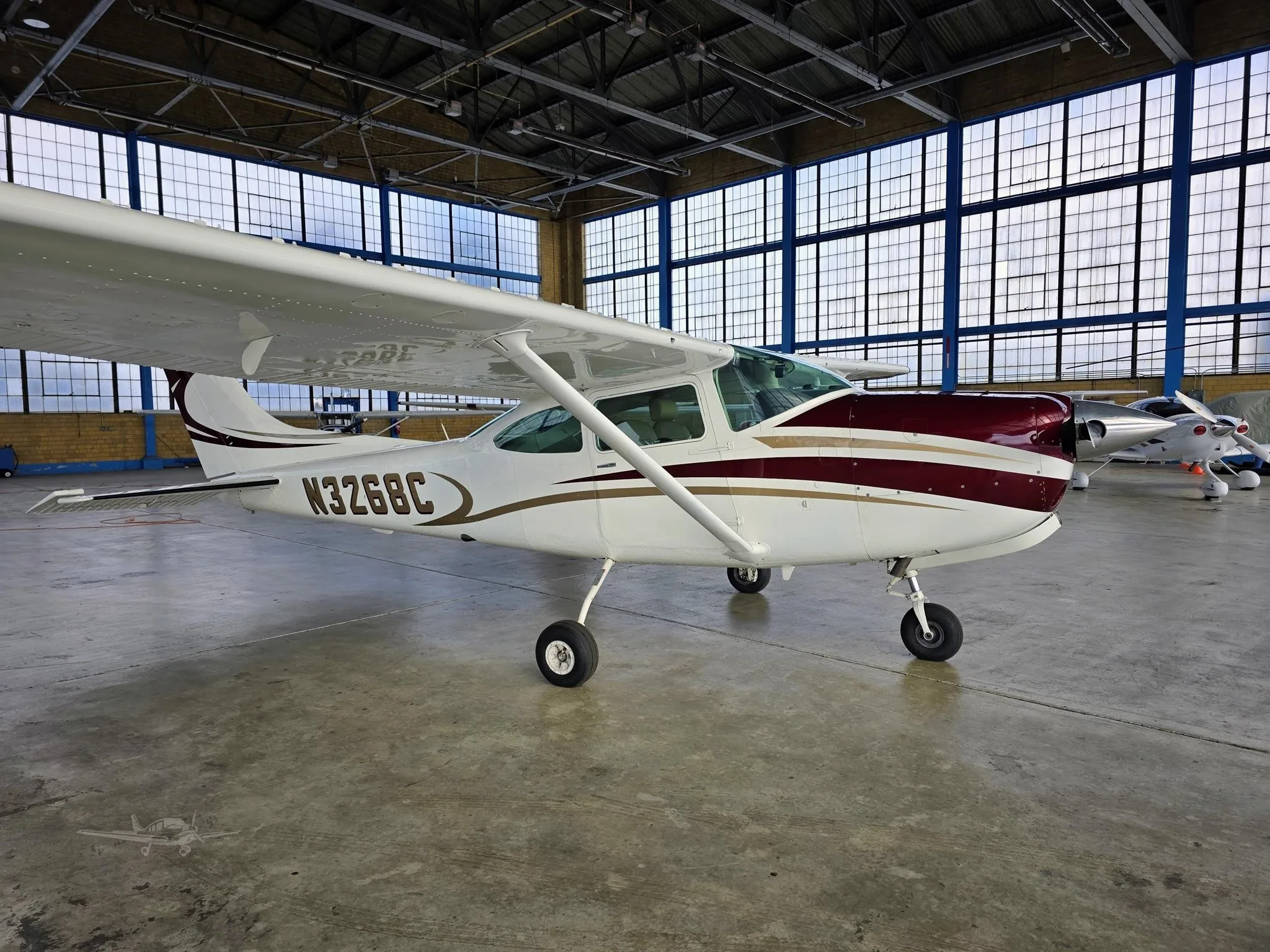 Exterior view of a 1978 CESSNA R182RG SKYLANE, N3268C.