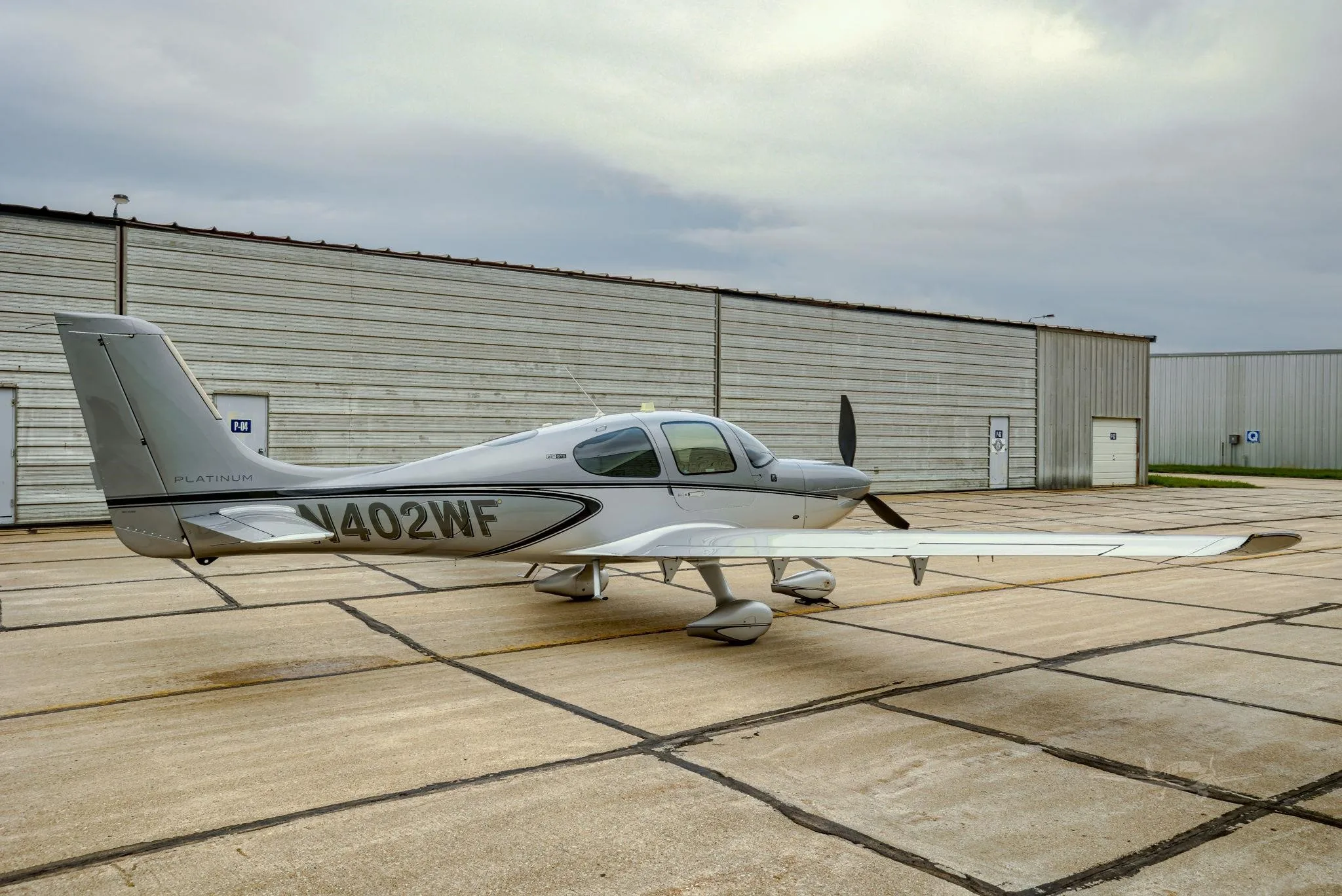 Exterior view of a 2022 CIRRUS SR22-G6 TURBO, N402WF.