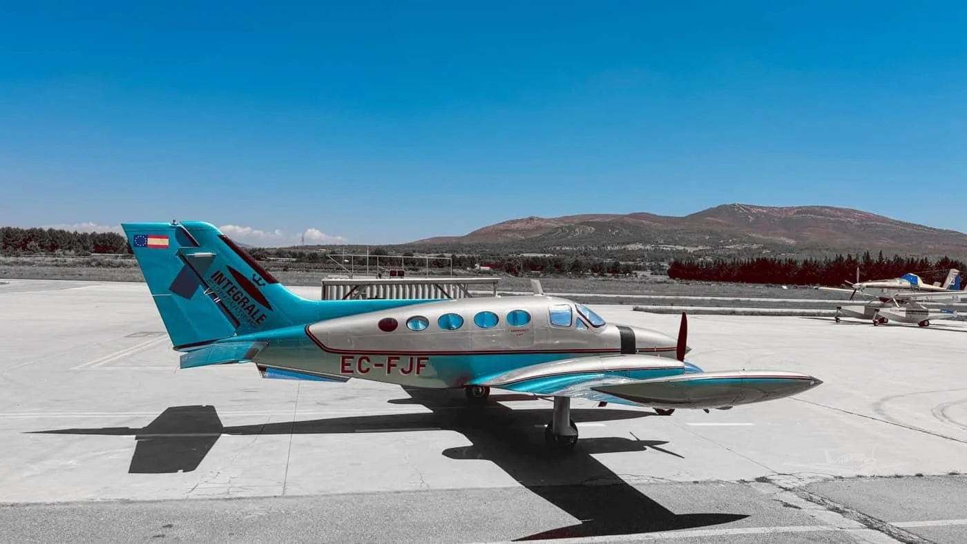 Exterior view of a 1974 CESSNA 414, EC-FJF.