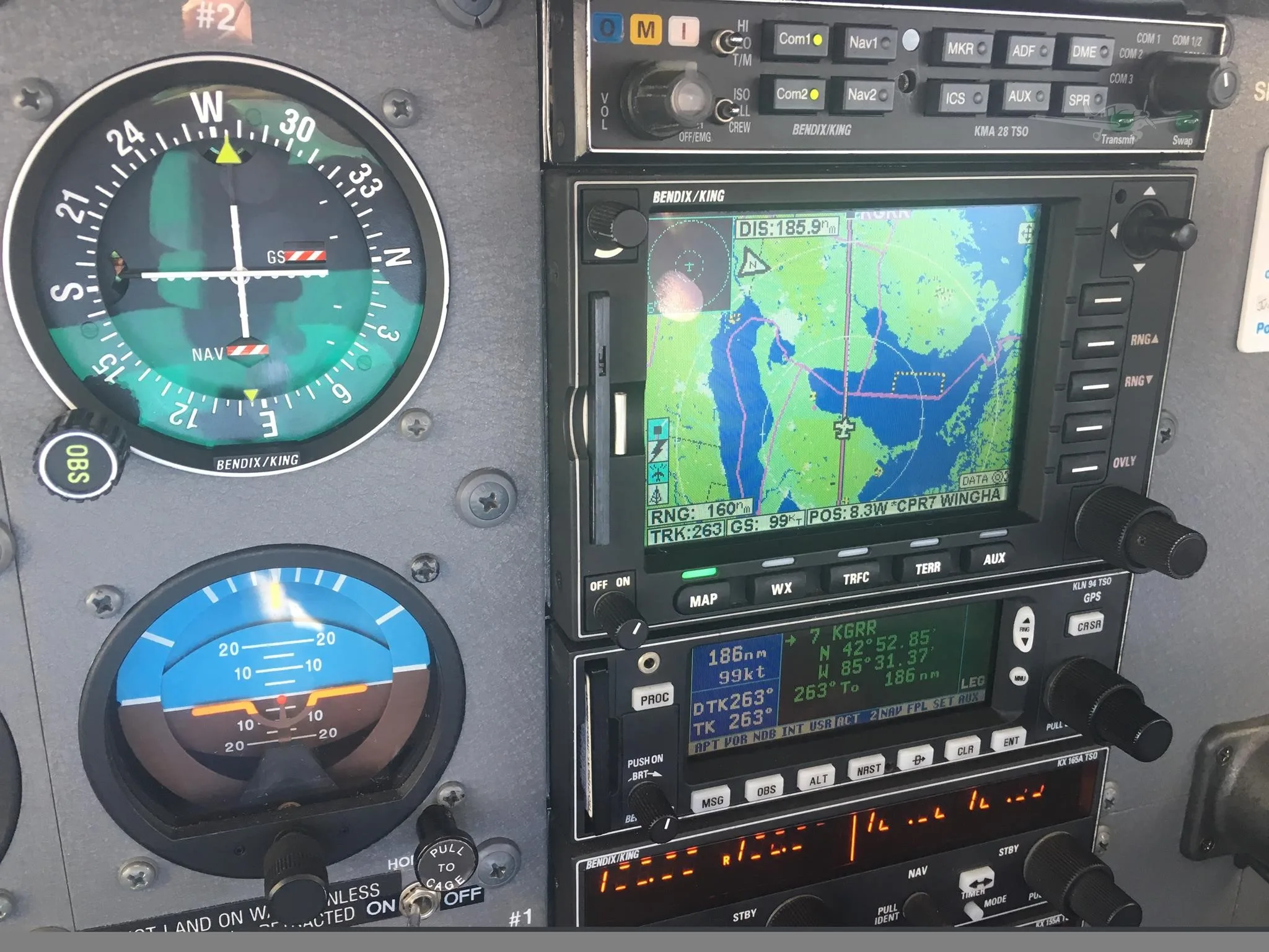 Avionics suite of a 2002 CESSNA 182T SKYLANE.
