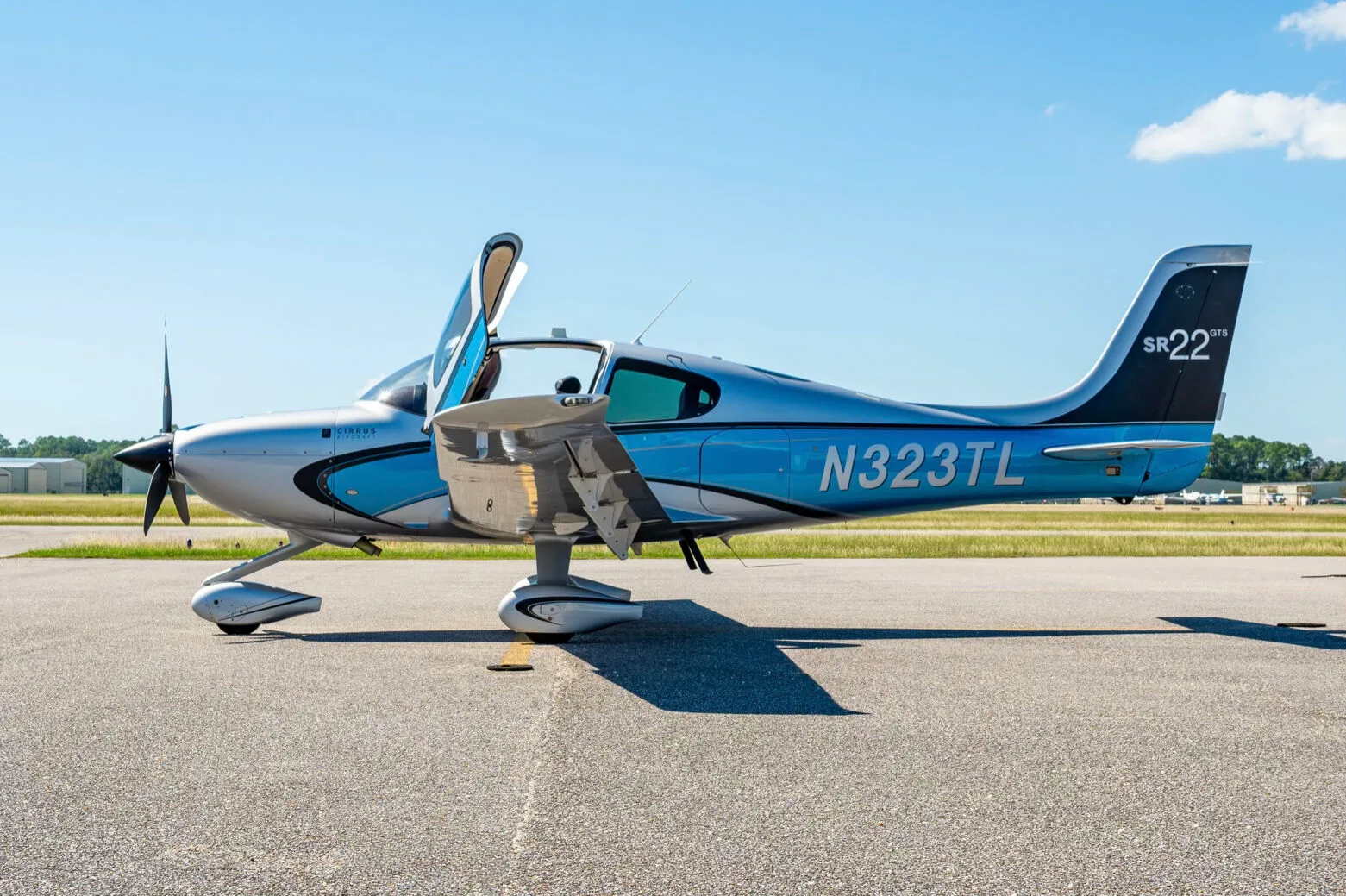 Exterior view of a 2014 Cirrus SR22 G5.