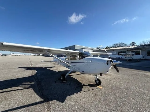 Exterior view of a 2025 CESSNA 172S SKYHAWK SP, N624B.