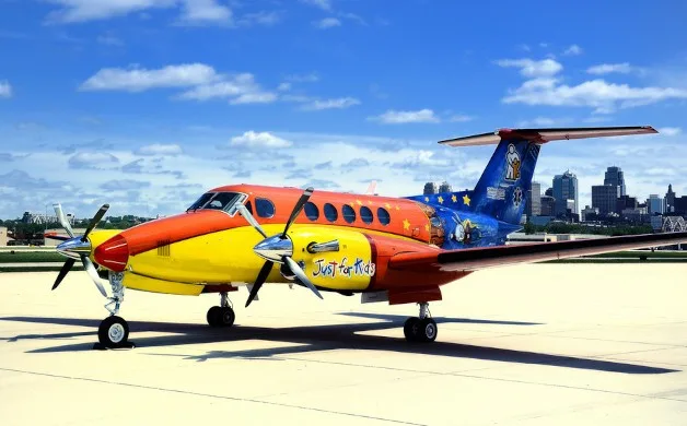 Marketing image of a 1996 Beech King Air B200.