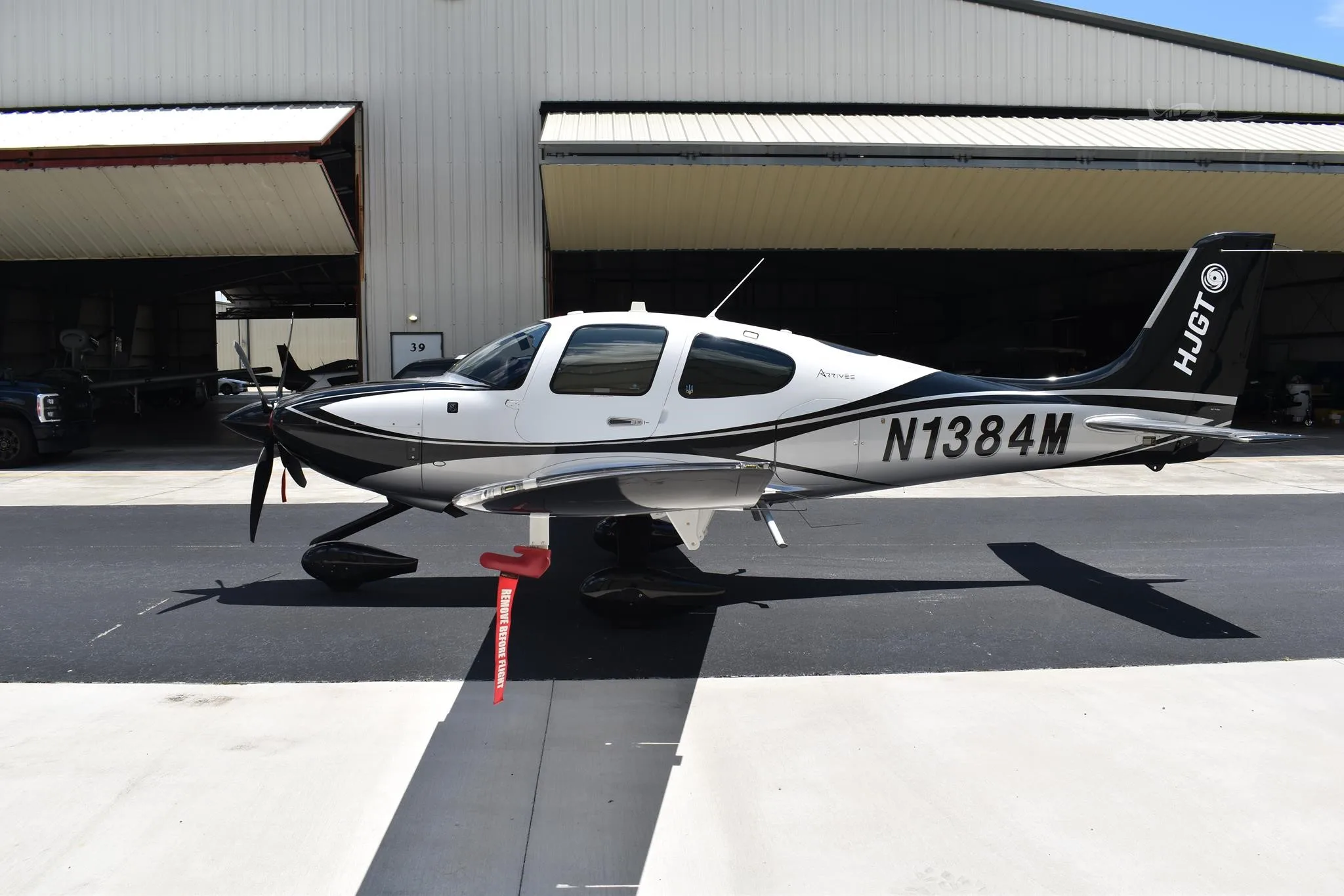 Exterior view of a 2023 CIRRUS SR22-G6 TURBO, N1384M.