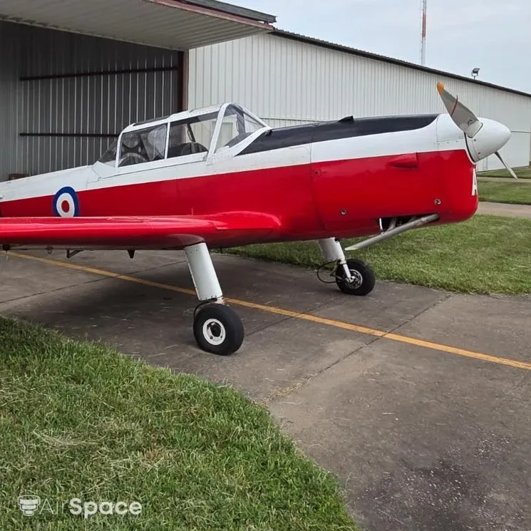 Exterior view of a 1952 Chipmunk DHC-1 SN, CI-0282.