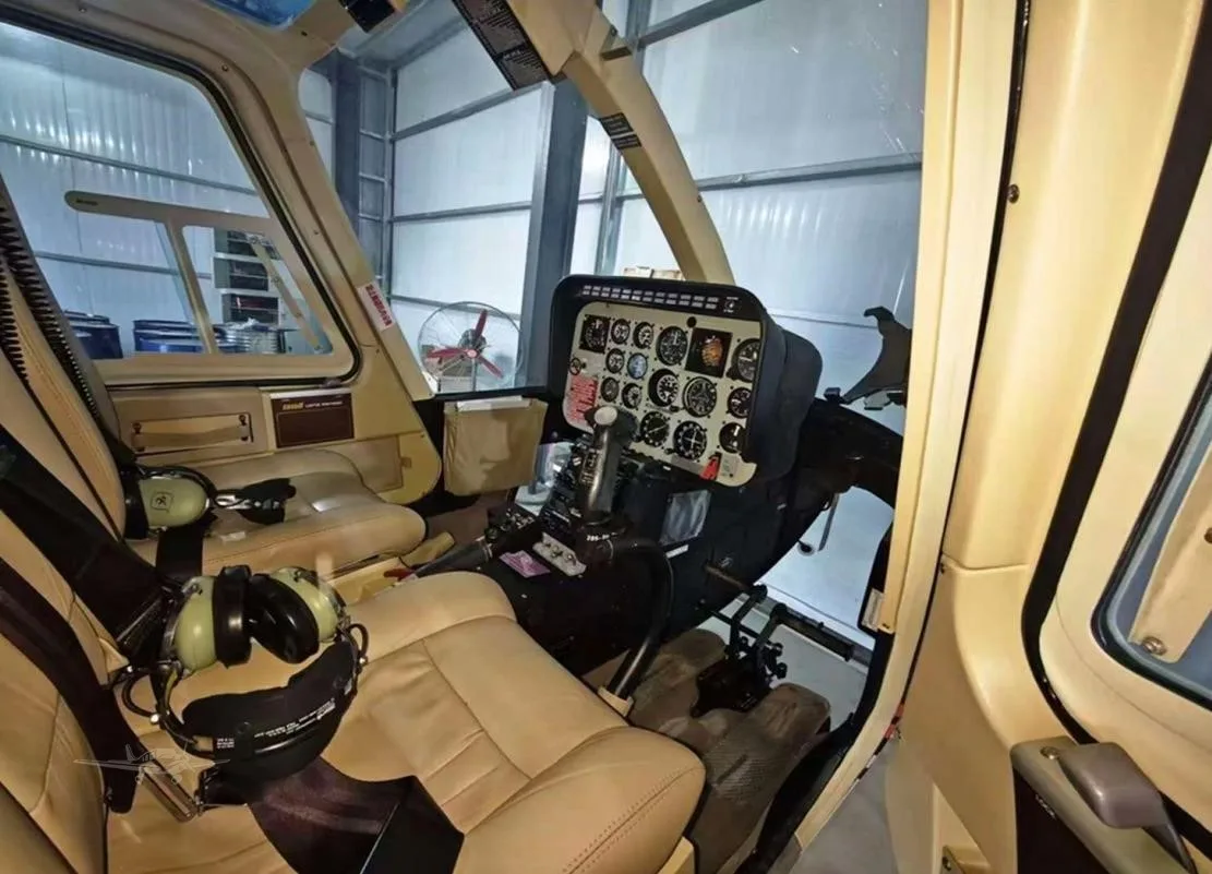 Cockpit and instrument panel of a 2008 BELL 206L-4.