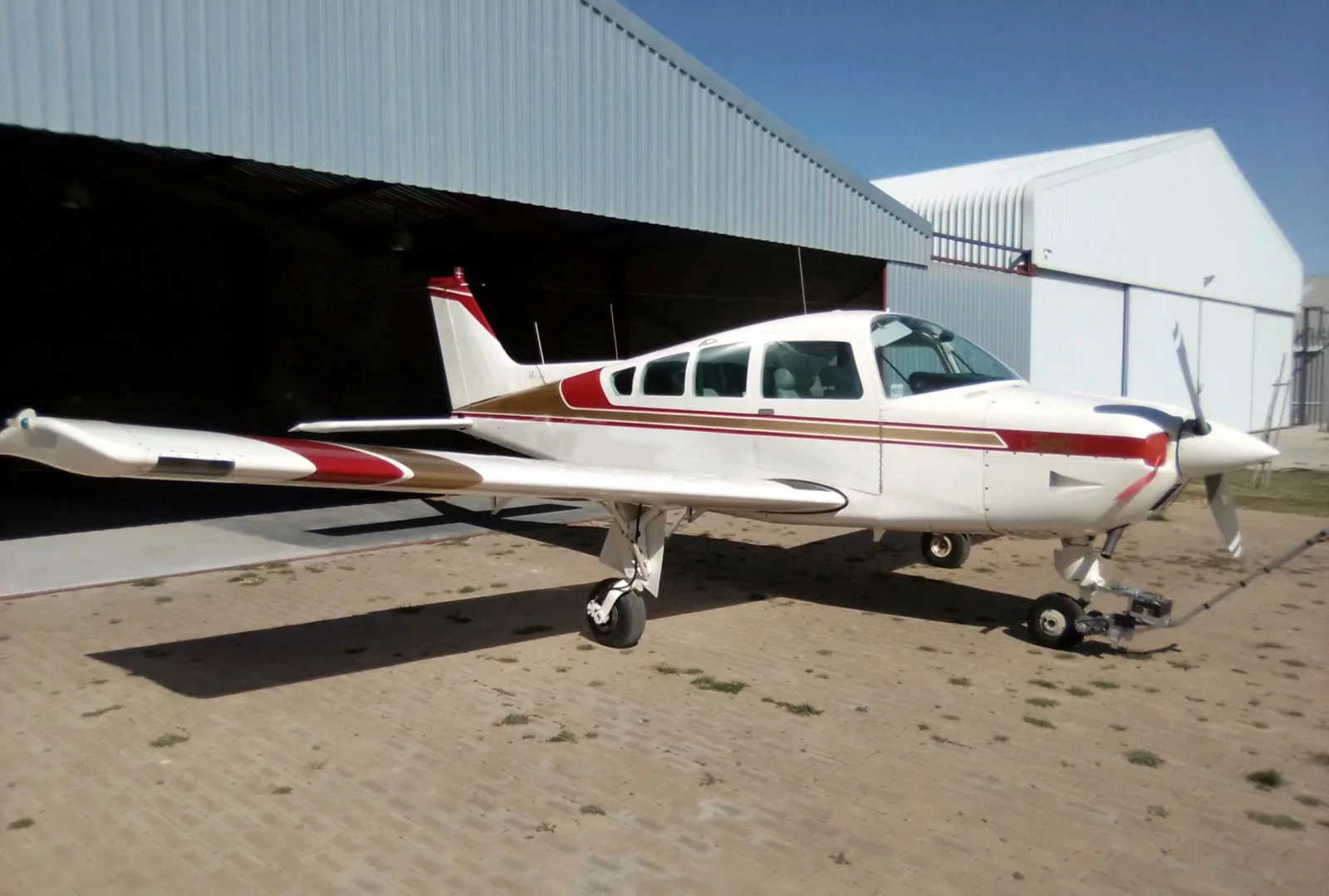 Exterior view of a 1976 Beechcraft Sierra B24R.