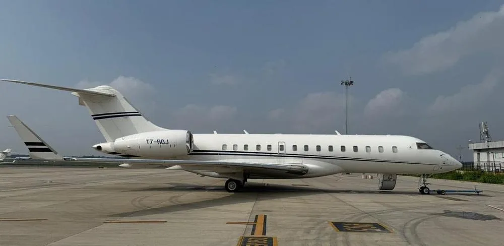 Exterior view of a 2013 Bombardier Global 6000, T7-RDJ.