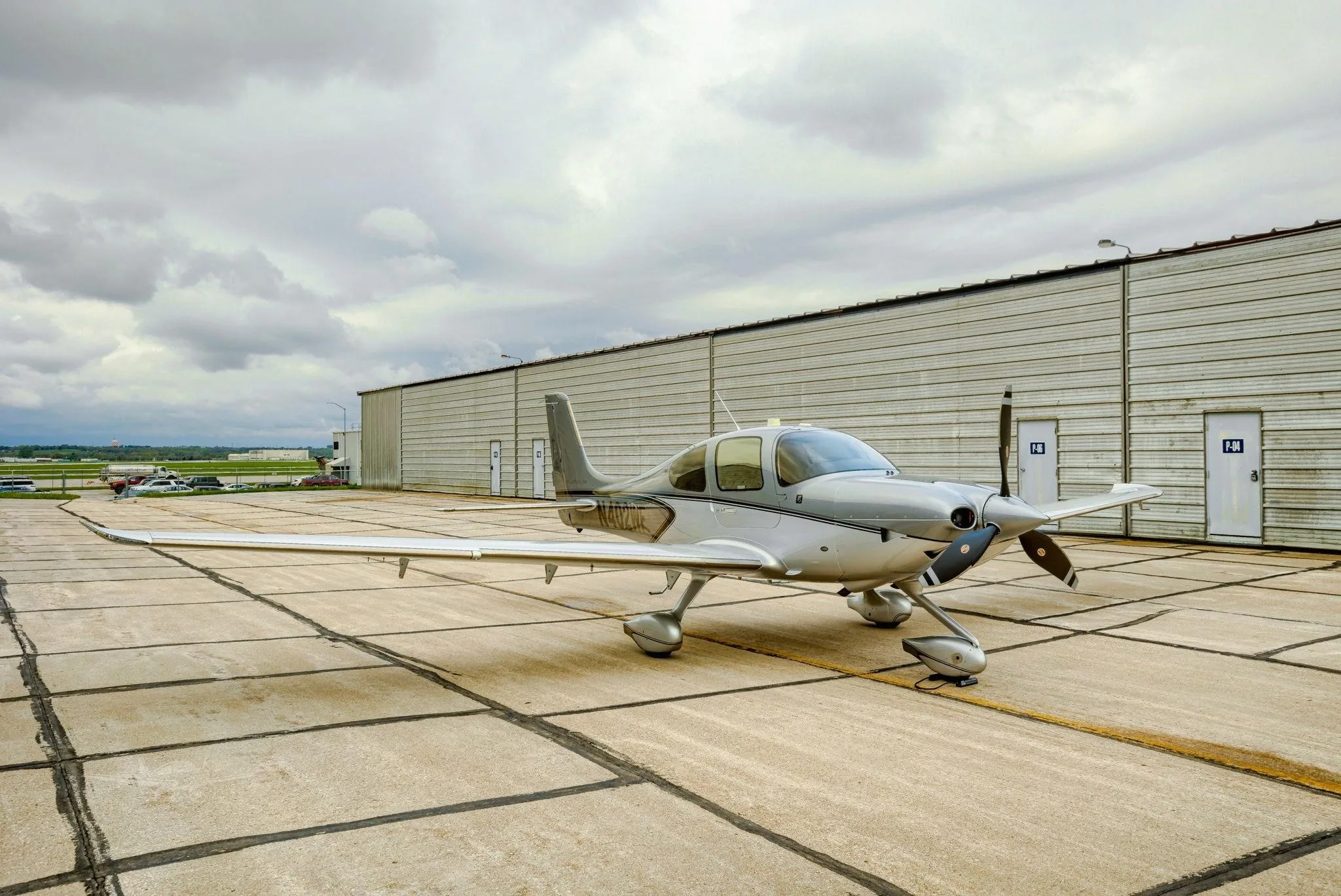 Exterior view of a 2022 CIRRUS SR22-G6 TURBO, N402WF.