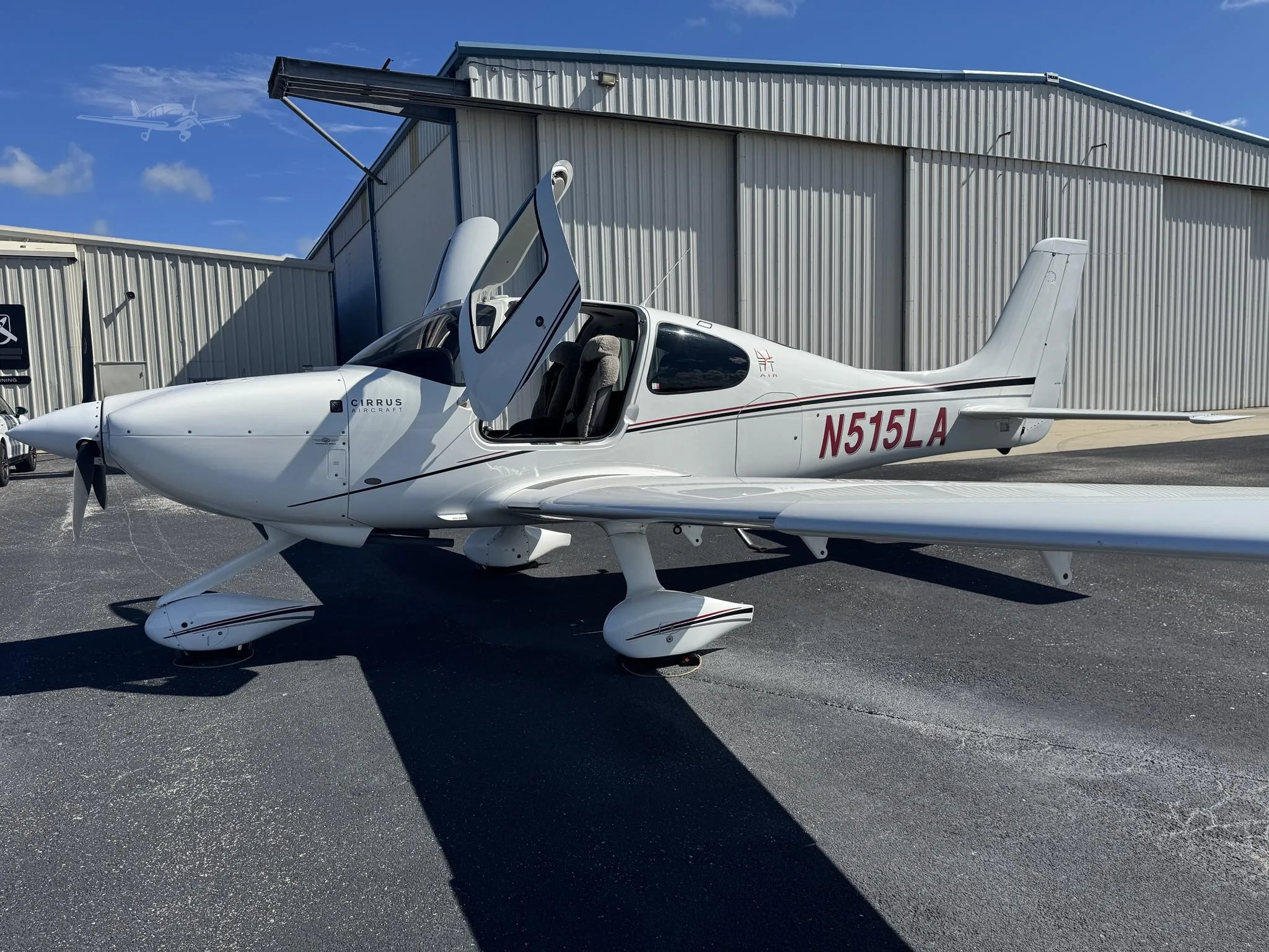 Exterior view of a 2014 CIRRUS SR20-G3, N515LA.