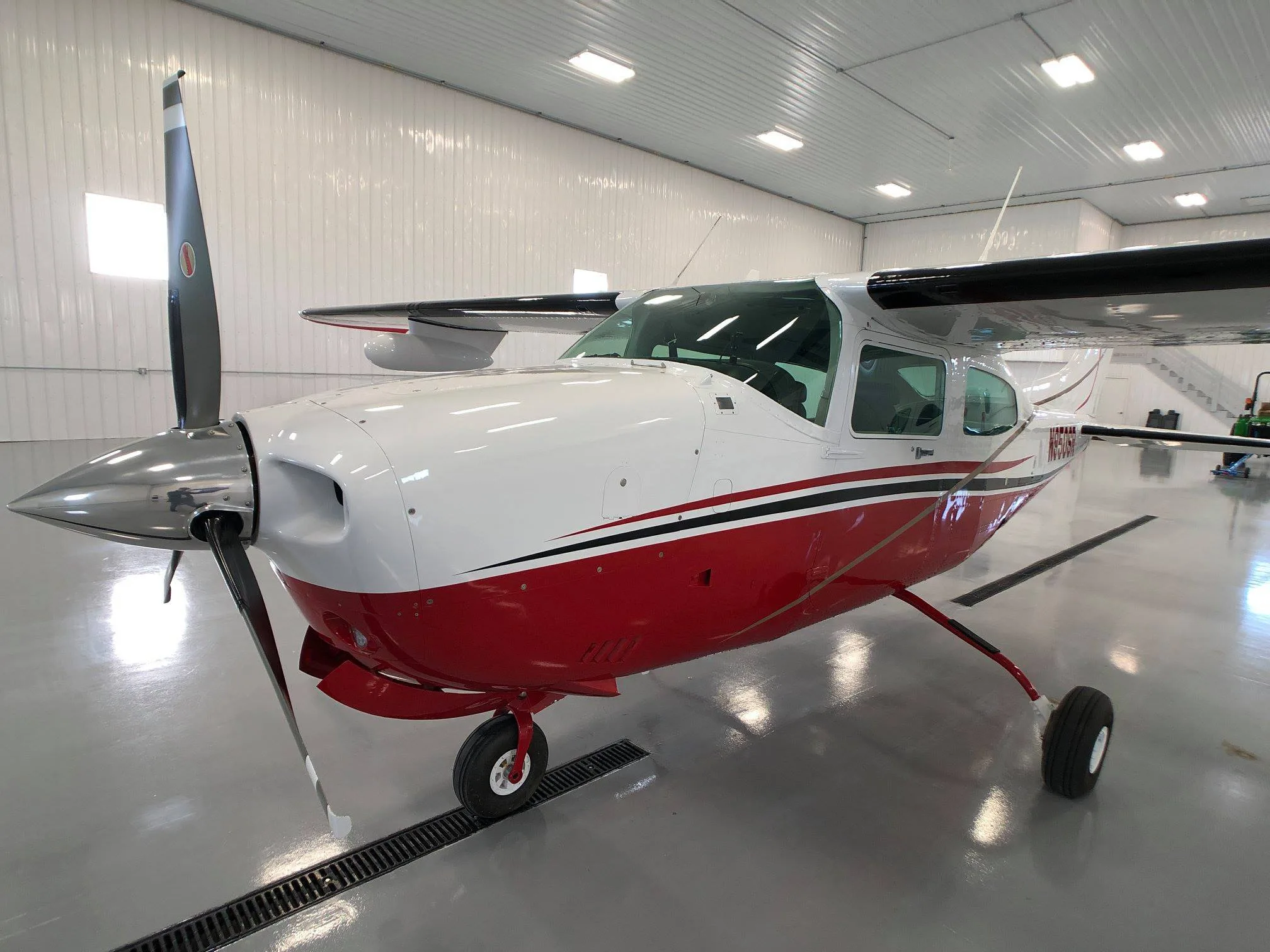 Exterior view of a 1979 Cessna T210N New Scheme - Elite Air Service.