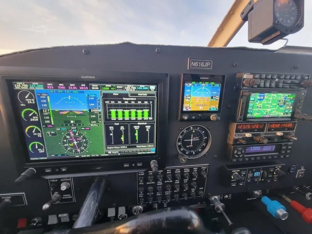 Avionics suite of a 1967 PIPER CHEROKEE 6/300.