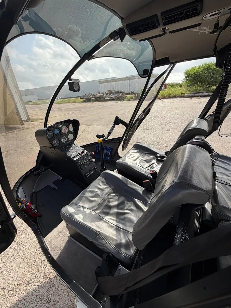 Exterior view of a 2012 ROBINSON R66.