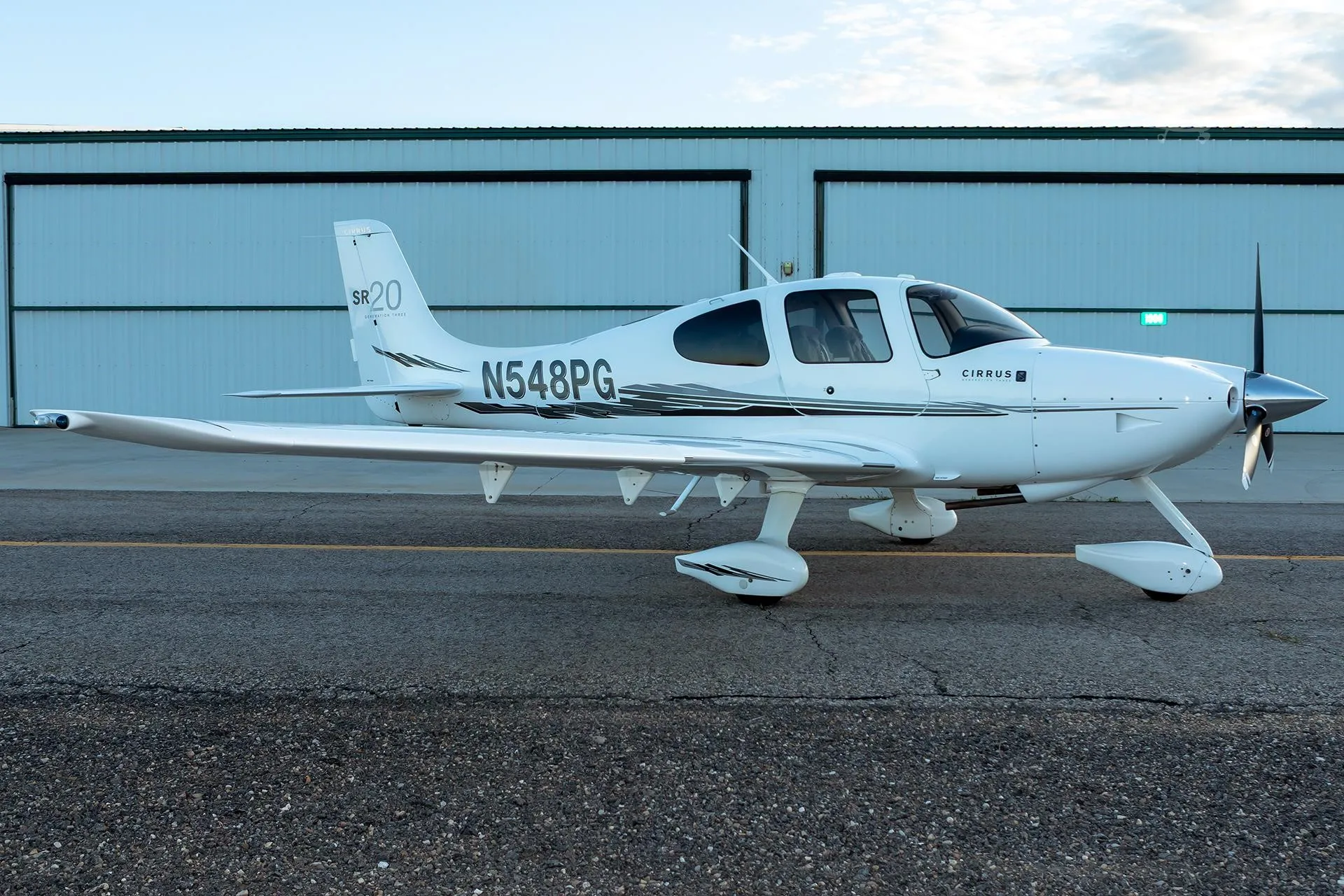 Exterior view of a 2008 CIRRUS SR20-G3, N548PG.