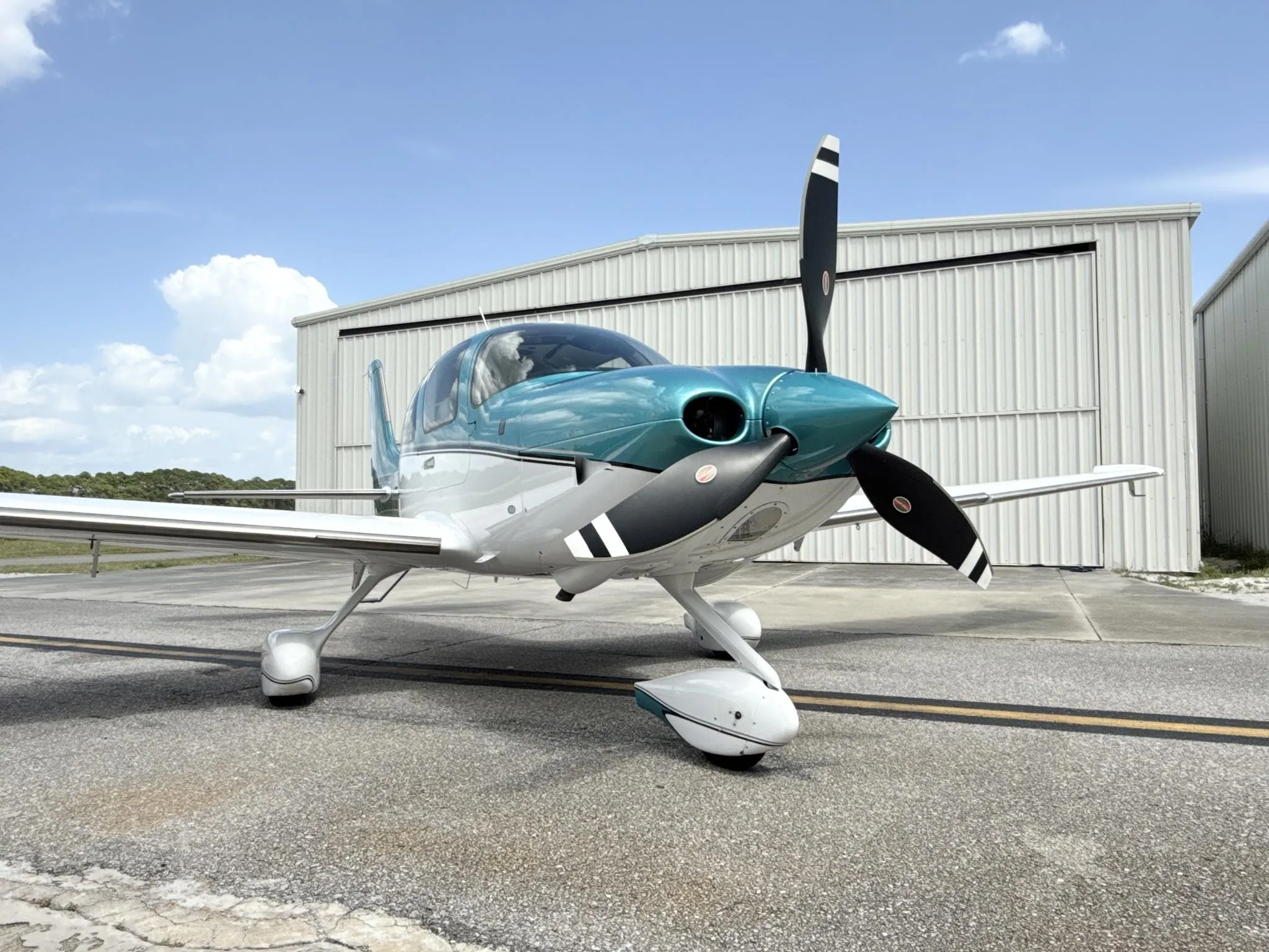 Marketing image of a 2023 CIRRUS SR22-G6 TURBO.