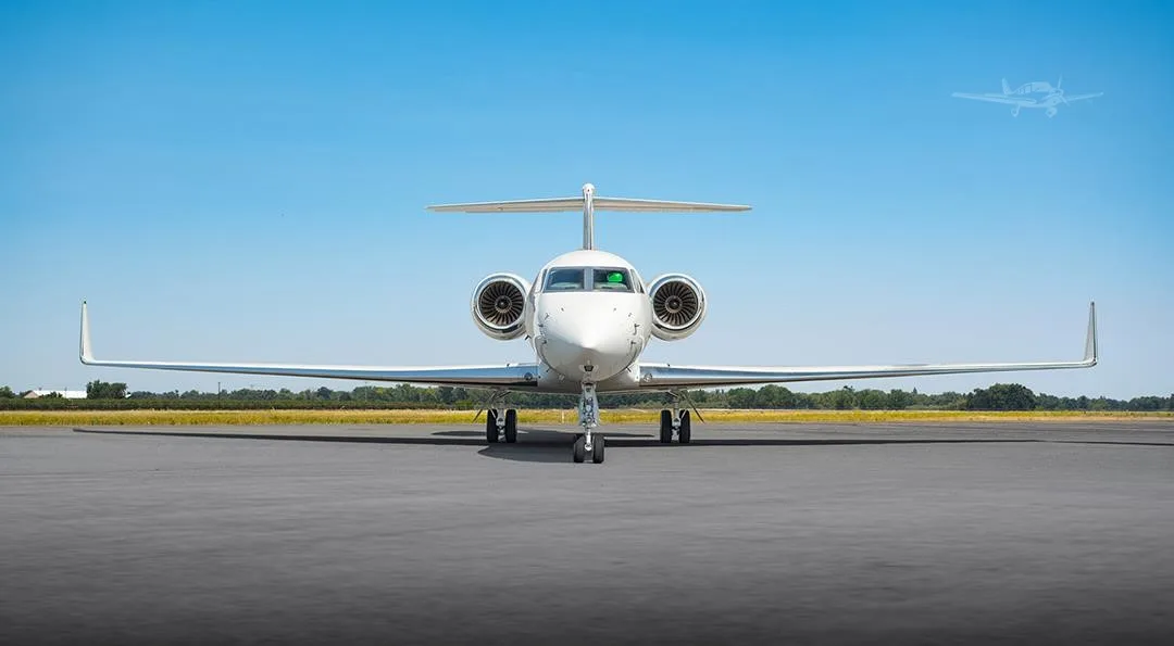 Exterior view of a 2007 GULFSTREAM G550.