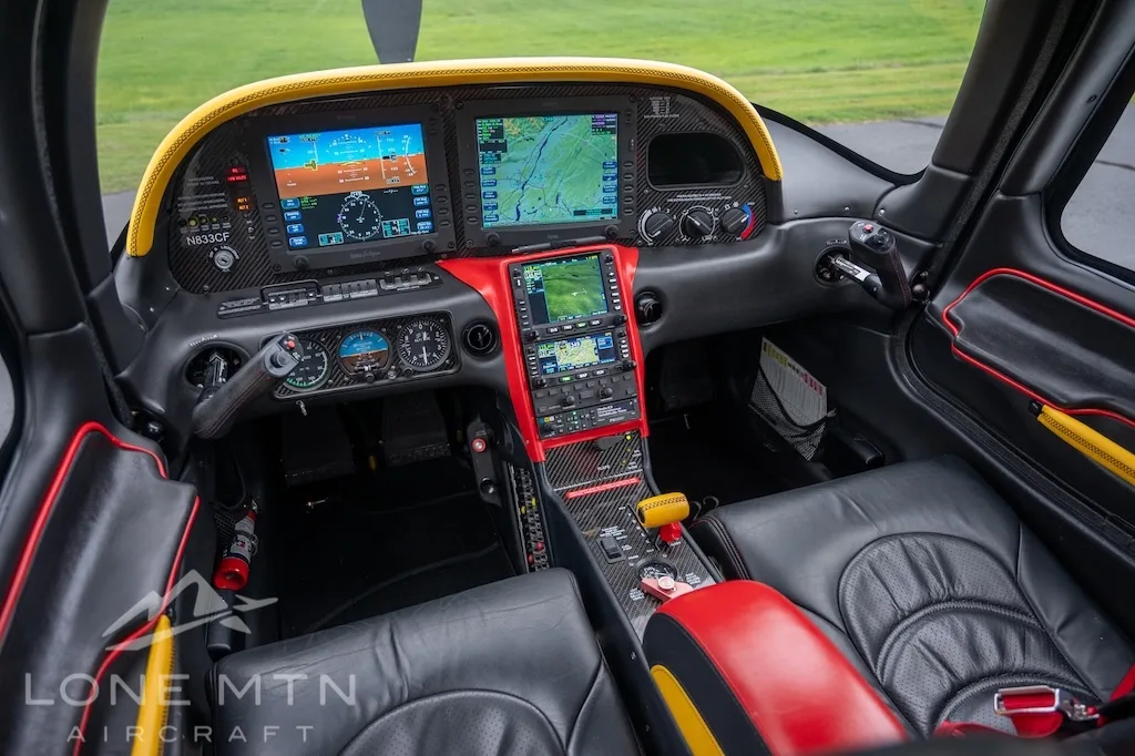 Cockpit and instrument panel of a 2006 Cirrus SR22 G2.