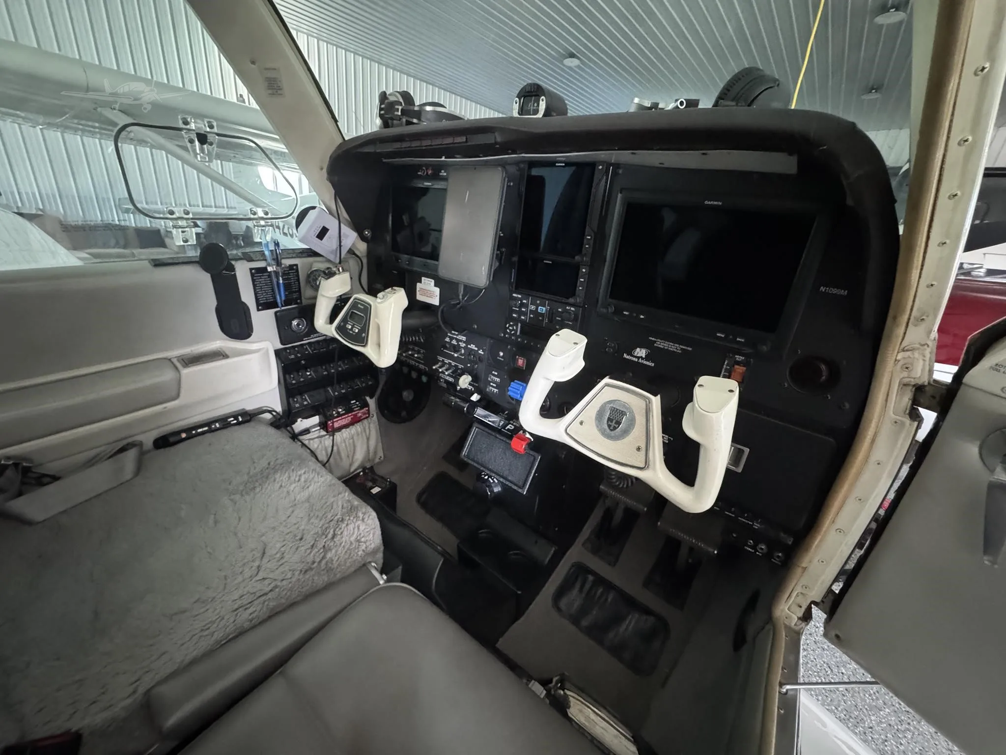 Cockpit and instrument panel of a 1996 BEECHCRAFT B36TC BONANZA.