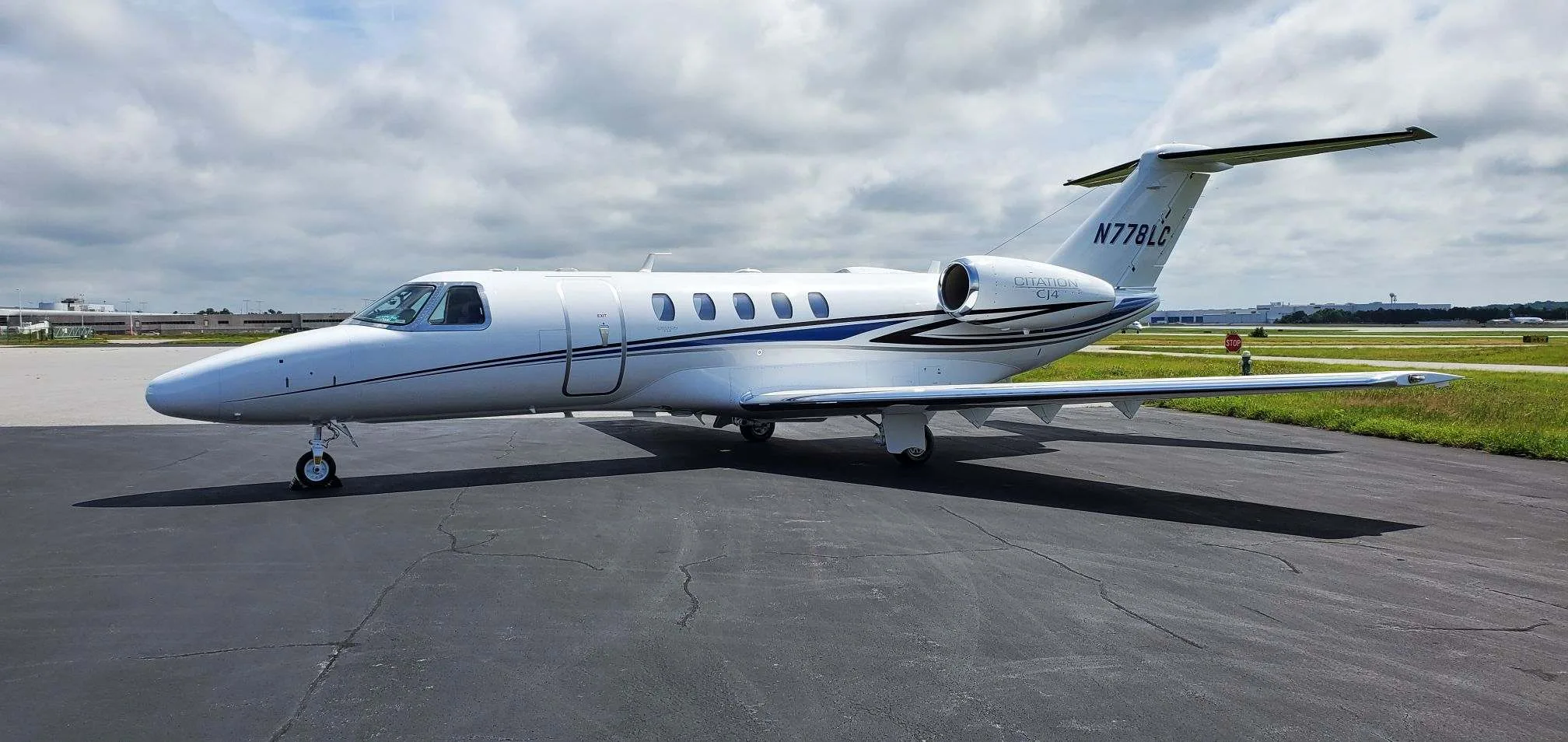 Exterior view of a 2014 Cessna citation cj4.