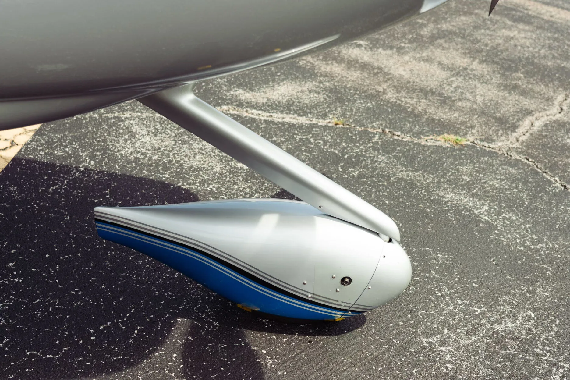 Exterior view of a 2018 Cirrus SR22T, N4441V.