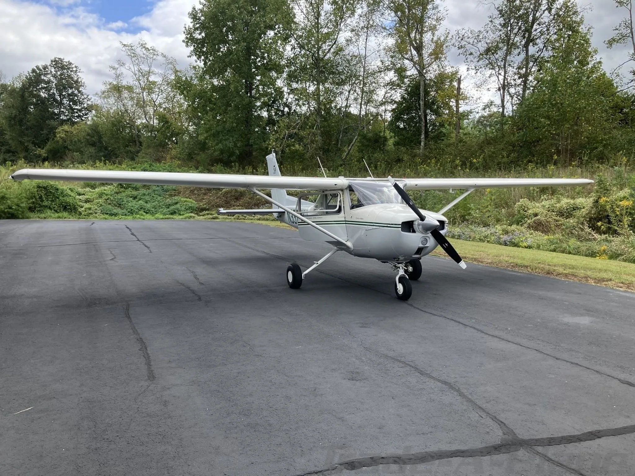 Exterior view of a 1975 CESSNA 150M, N3372V.