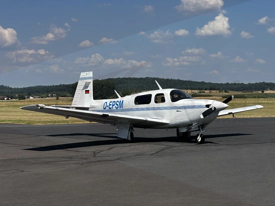 Exterior view of a 1998 Mooney M20J SE.