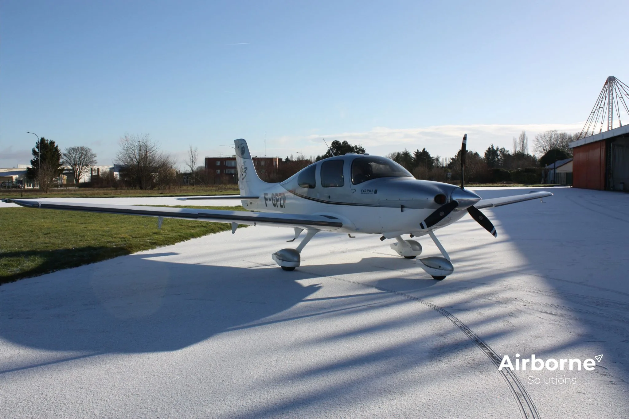 Exterior view of a 2007 Cirrus SR22 G3 GTSx.
