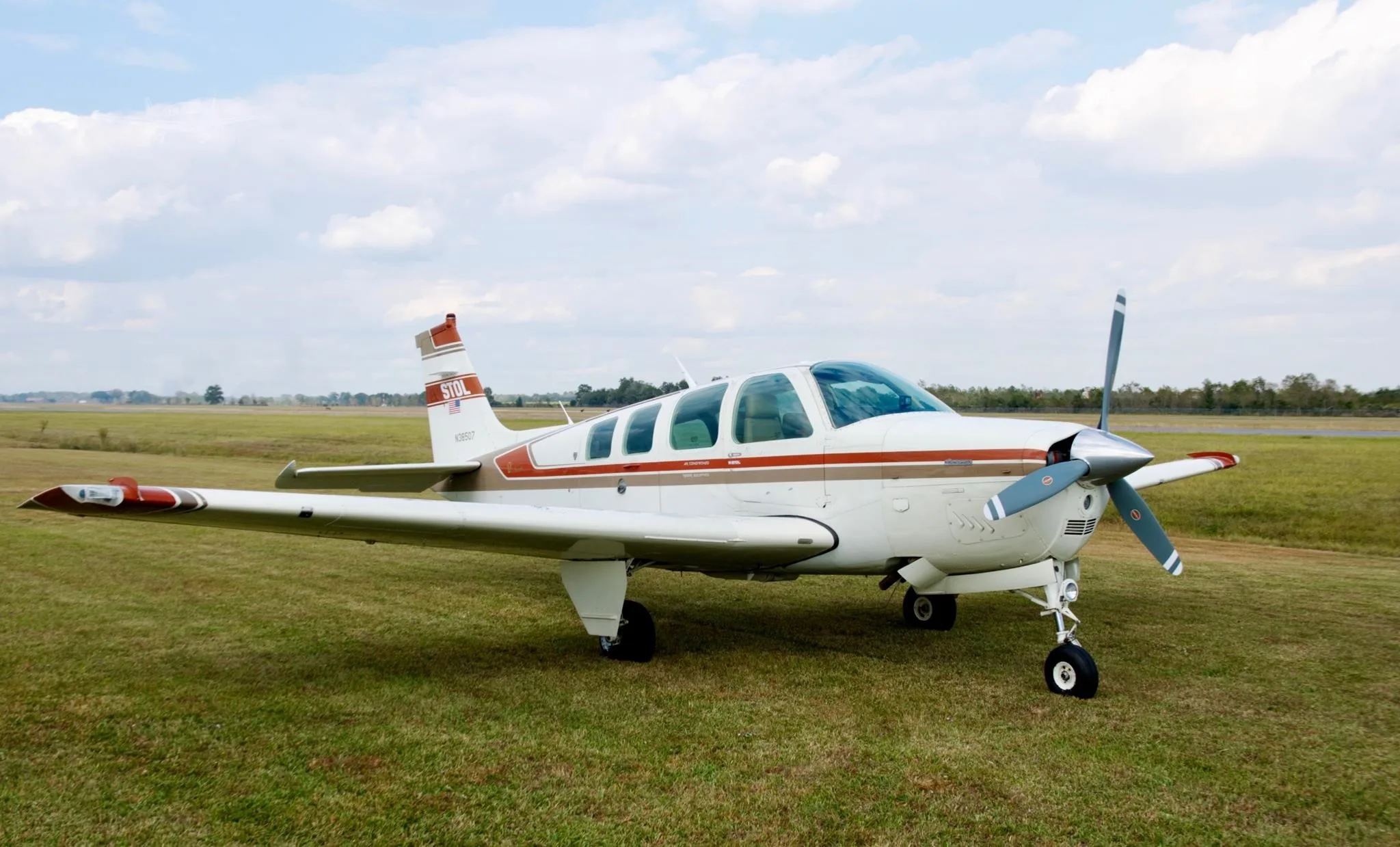 Exterior view of a 1981 BEECHCRAFT A36 BONANZA, N38507.