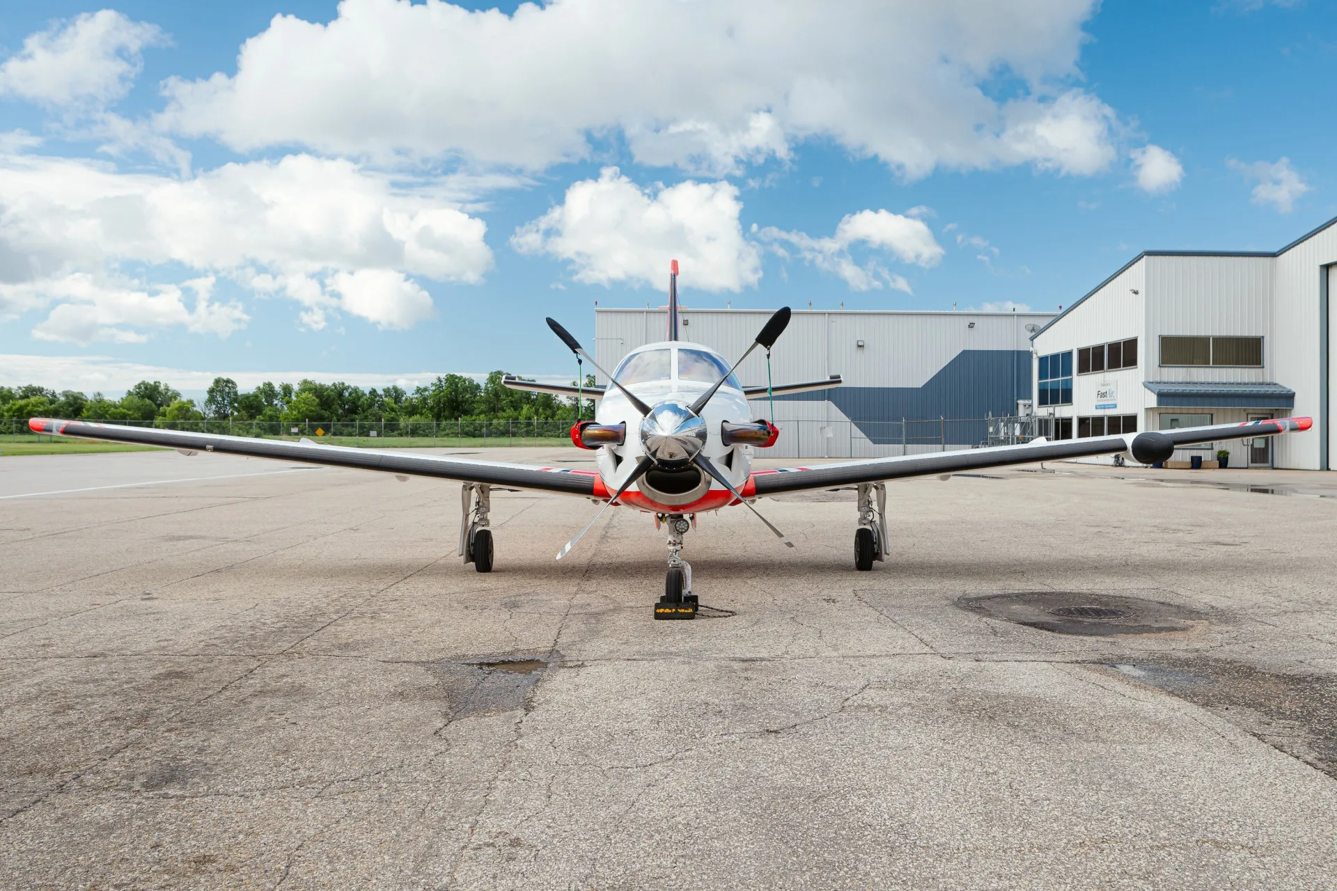 Exterior view of a 2006 Daher tbm 850 0362 c fruu.
