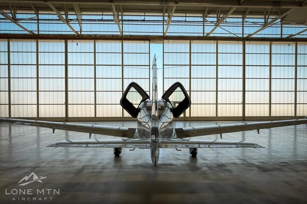 Exterior view of a 2015 Cirrus SR22 G5.