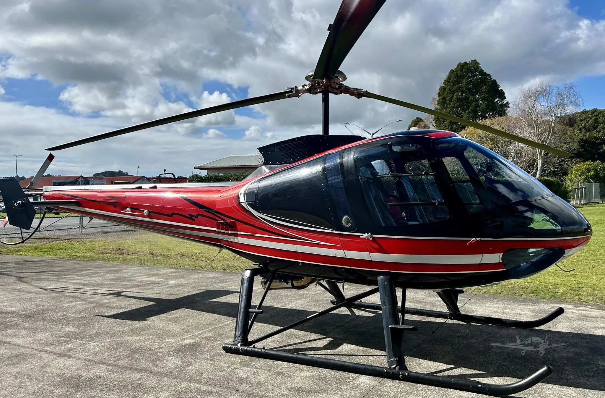 Exterior view of a 2006 ENSTROM 480B TURBINE.