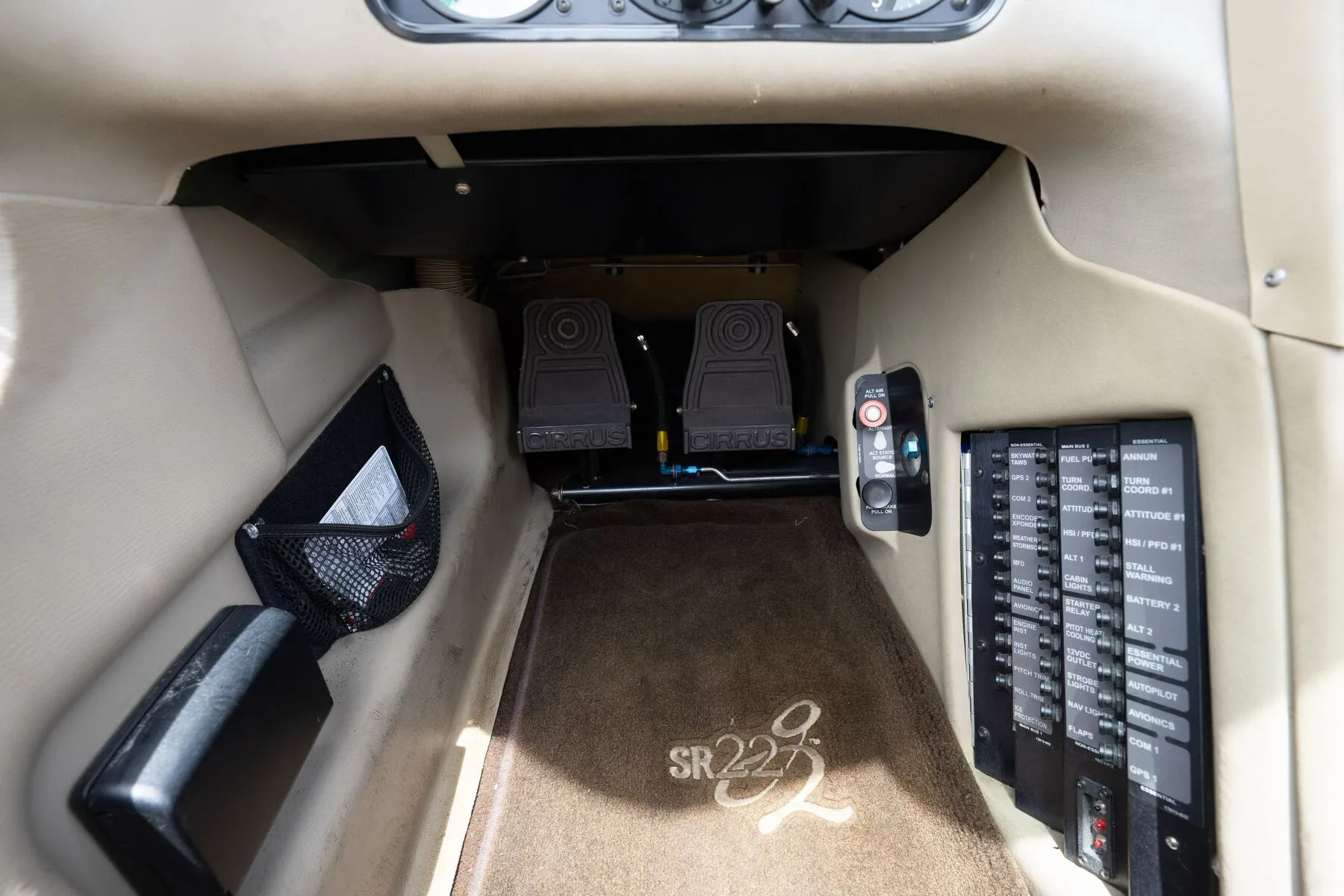Cabin interior of a 2005 Cirrus SR22-G2.