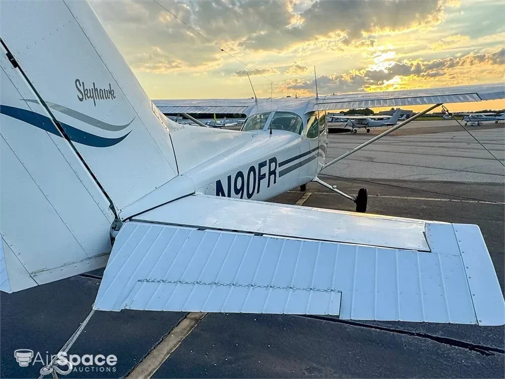 Exterior view of a 1980 Cessna 172N, N90FR.