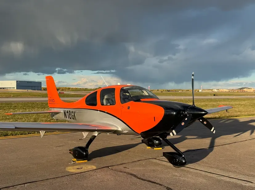 Exterior view of a 2004 Cirrus SR22 G2.