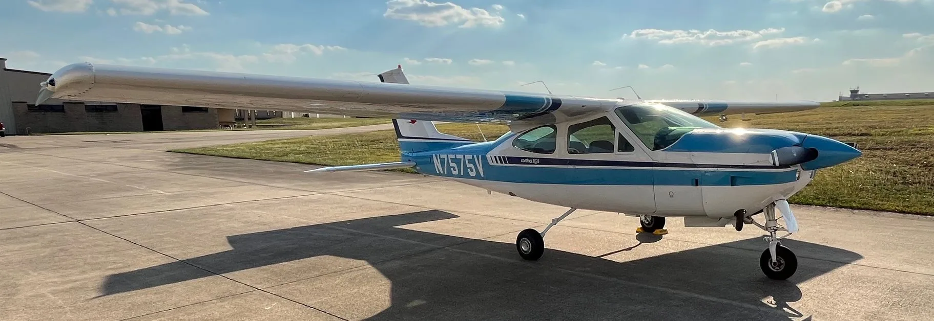 Exterior view of a 1976, N7575V.
