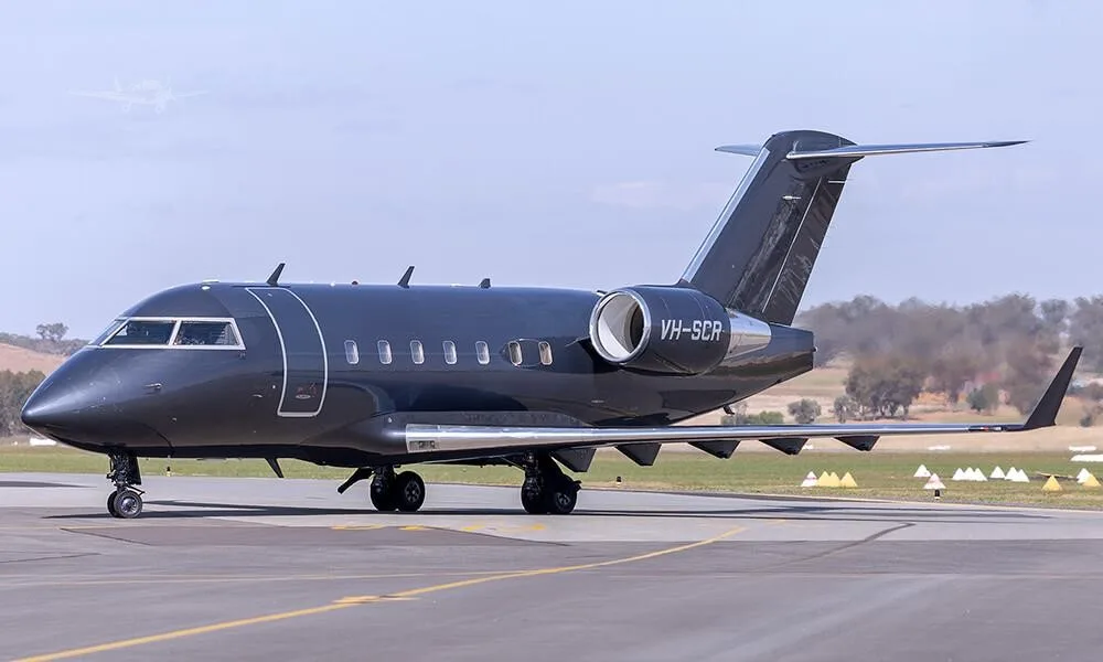 Exterior view of a 2003 BOMBARDIER CHALLENGER 604, VH-SCR.