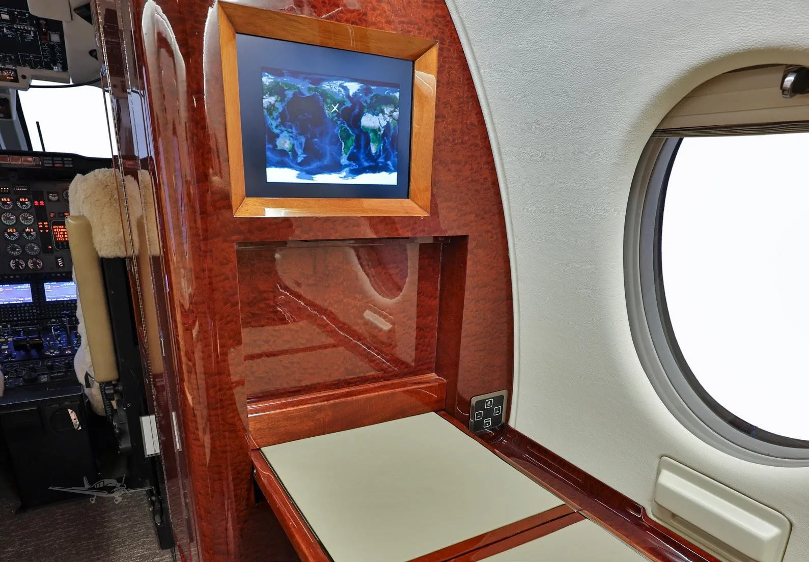 Cabin interior of a 2000 BEECHCRAFT BEECHJET 400A.