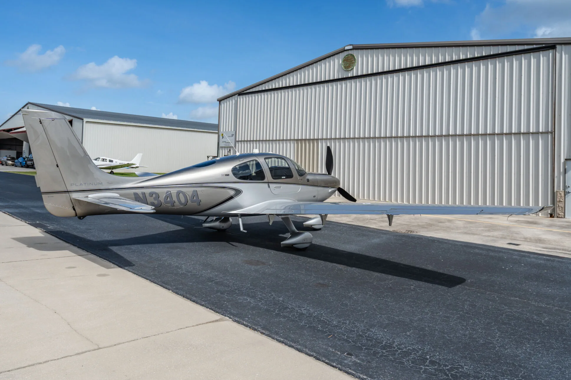 Exterior view of a 2020 Cirrus SR22-G6 TURBO, N3404.